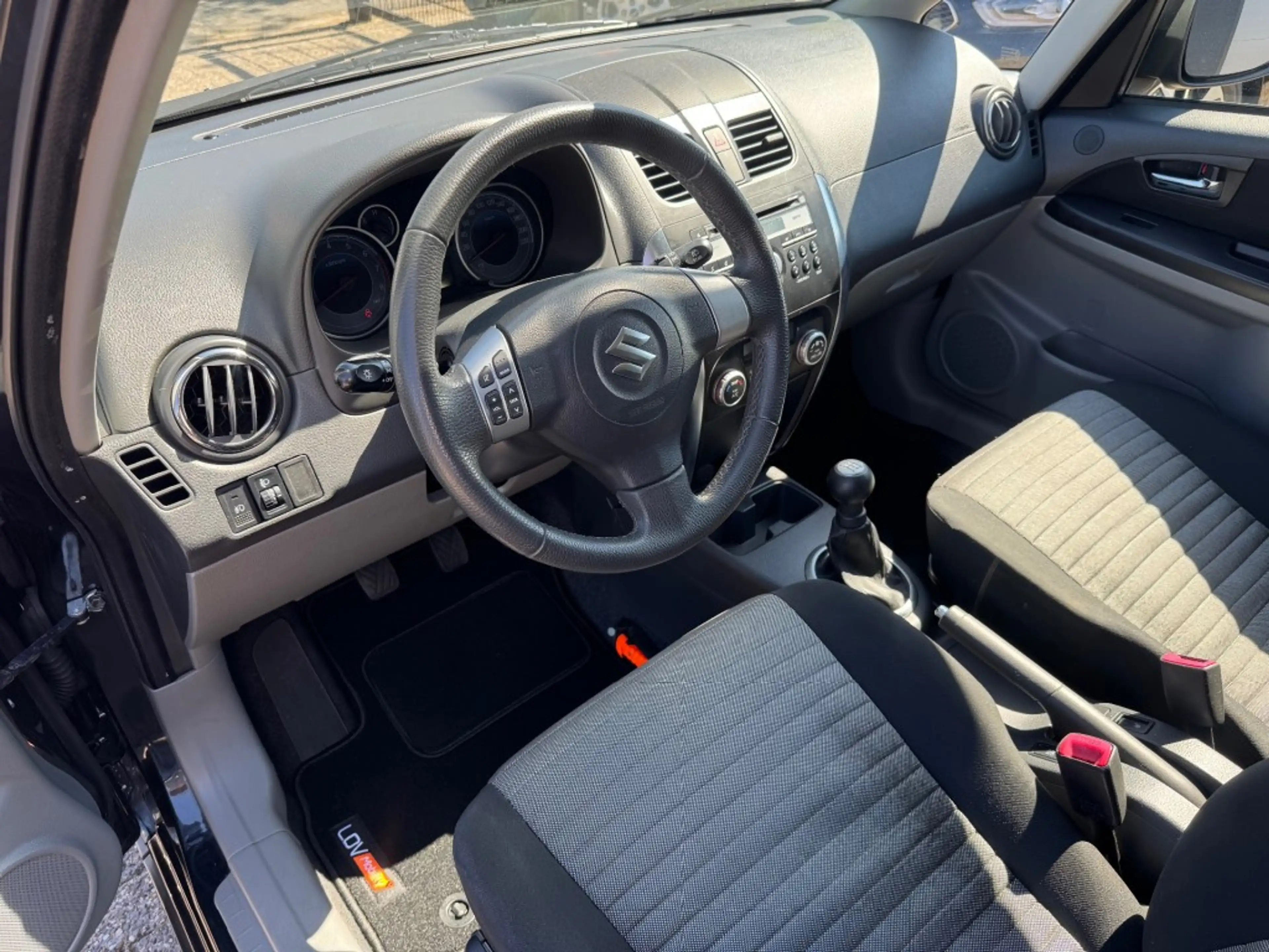 Suzuki SX4 1.6 EXCLUSIVE / Trekhaak / 95352 km / Stoelverwarm — photo 13