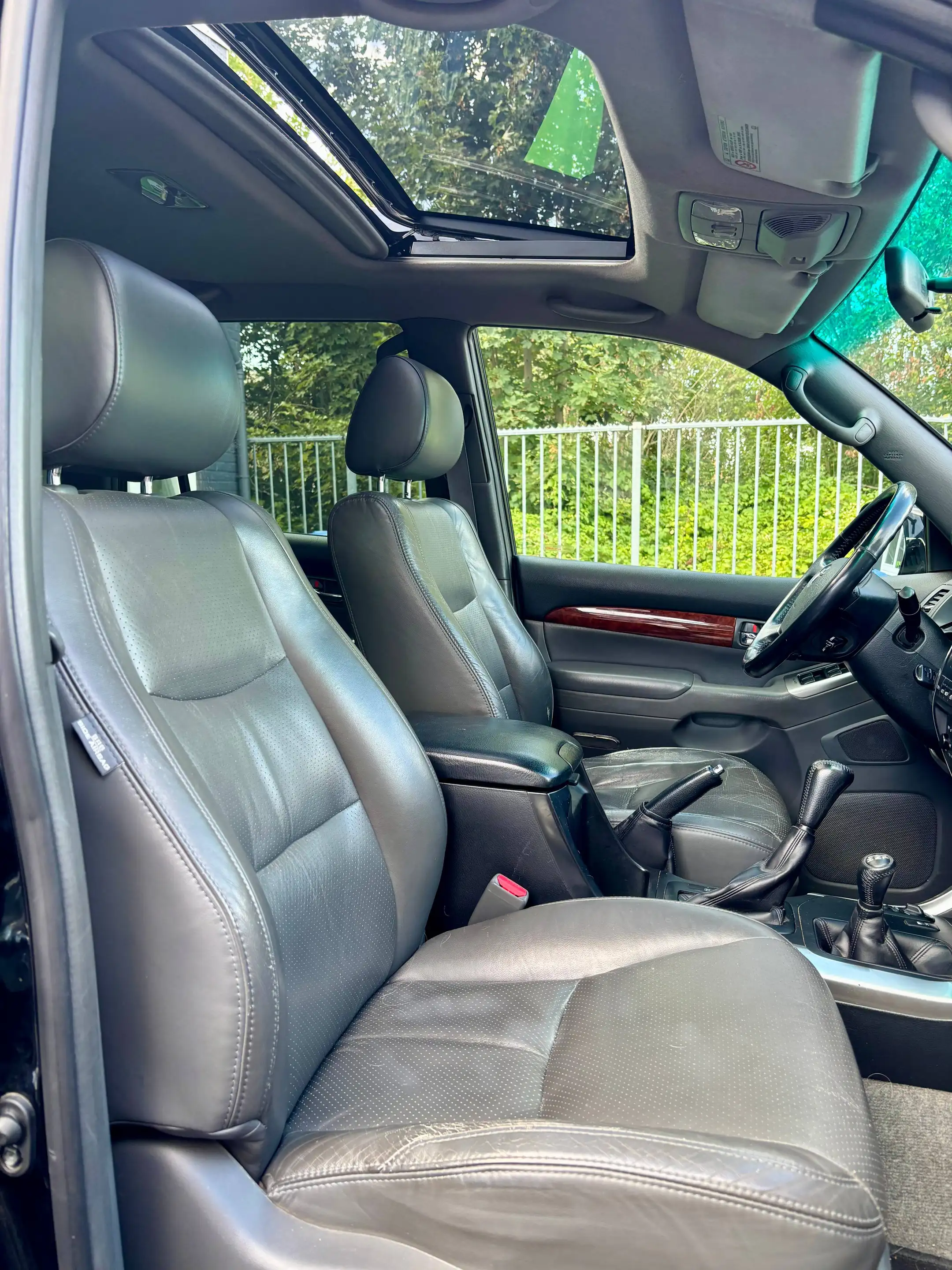 Toyota Land Cruiser 3.0 D4D VIP * car pass * super etat * 5 ou 2 pl ctte — photo 4