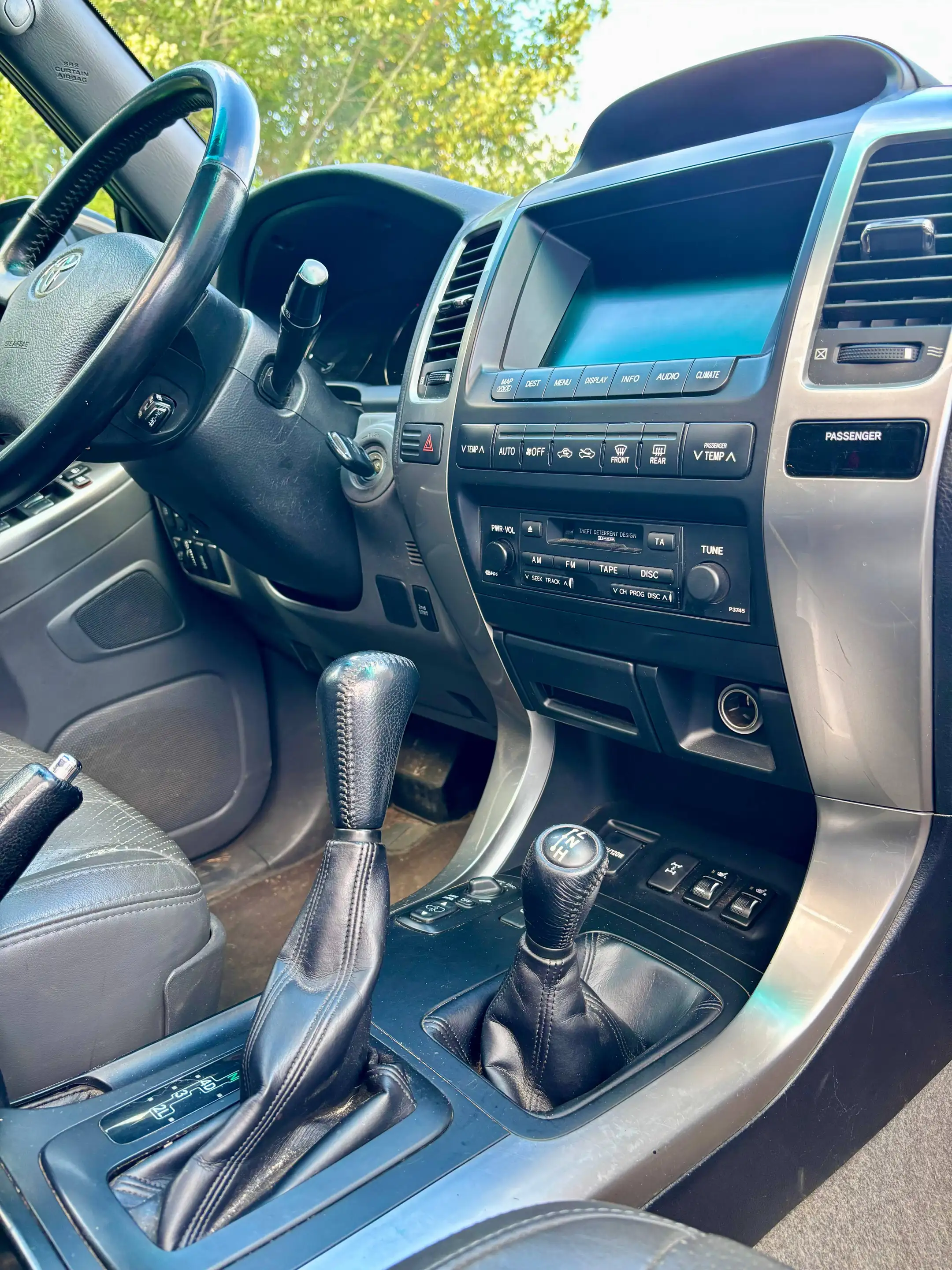 Toyota Land Cruiser 3.0 D4D VIP * car pass * super etat * 5 ou 2 pl ctte — photo 8