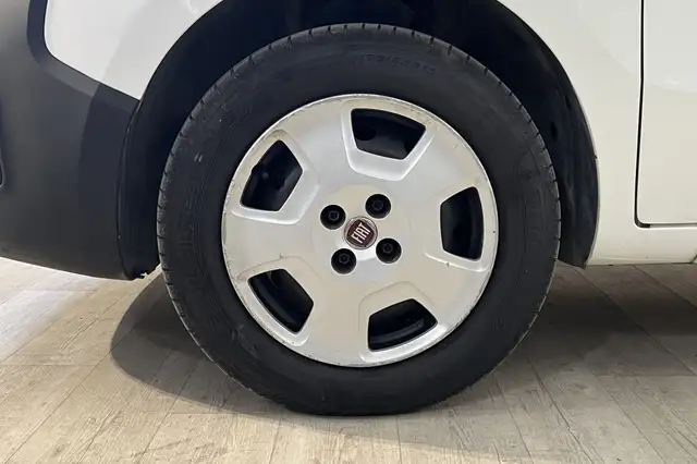 Fiat Qubo view 11