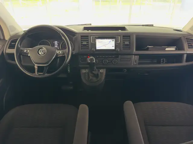 Volkswagen Caravelle view 14