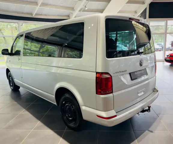 Volkswagen Caravelle view 4