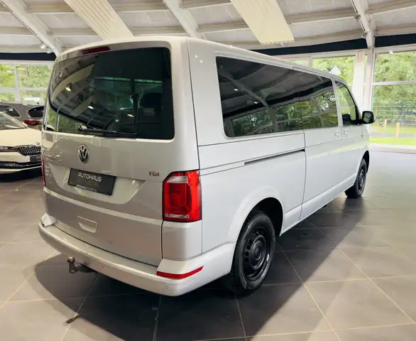 Volkswagen Caravelle view 6