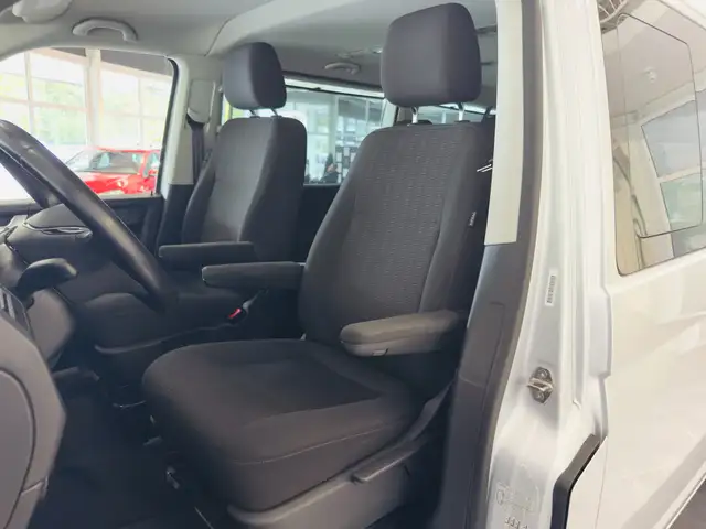 Volkswagen Caravelle view 12