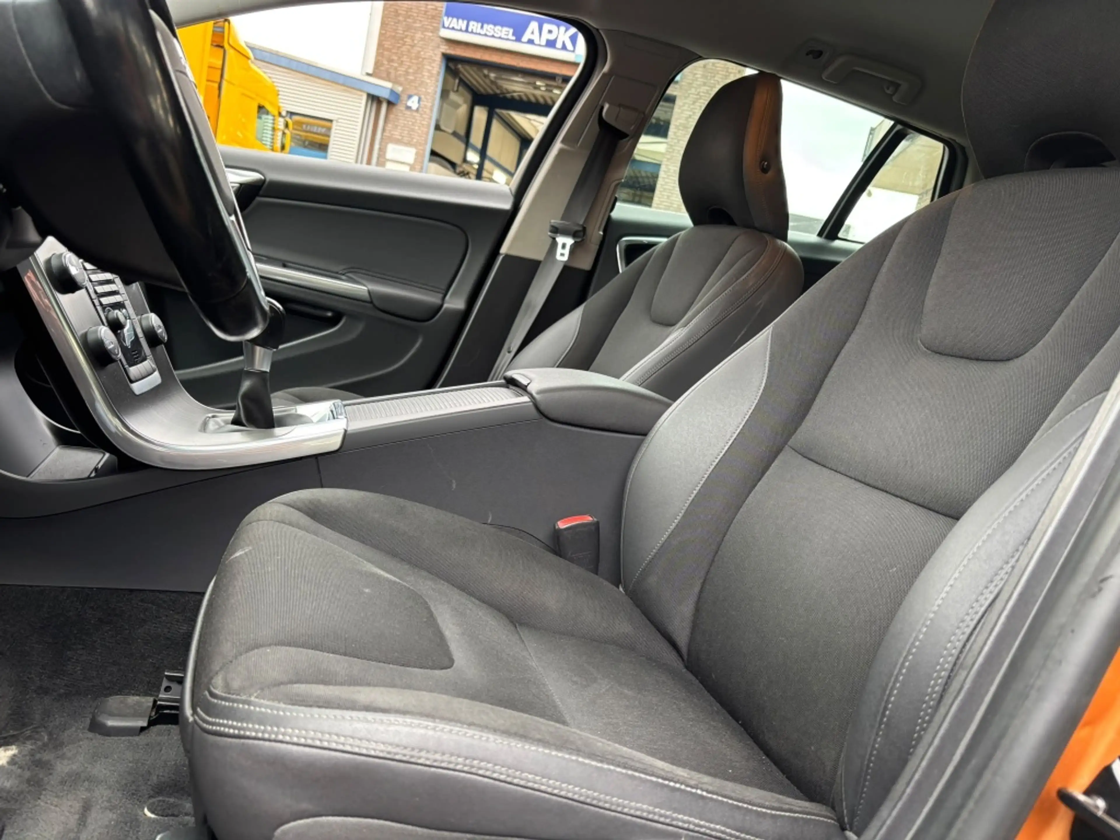 Volvo V60 1.6 T4F Ocean Race T4 / 180PK half Leder / Trekhaa — photo 9