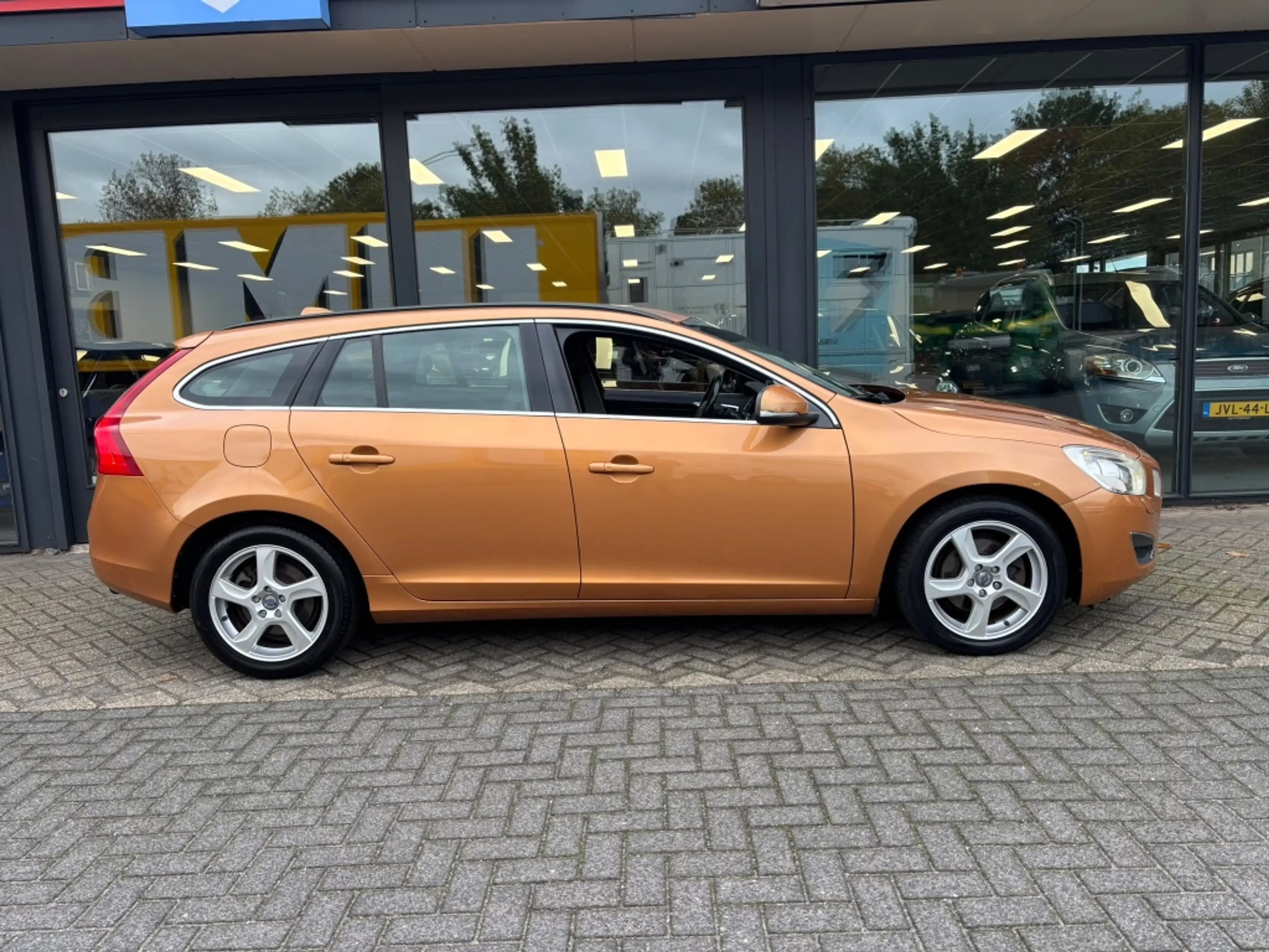 Volvo V60 1.6 T4F Ocean Race T4 / 180PK half Leder / Trekhaa — photo 3