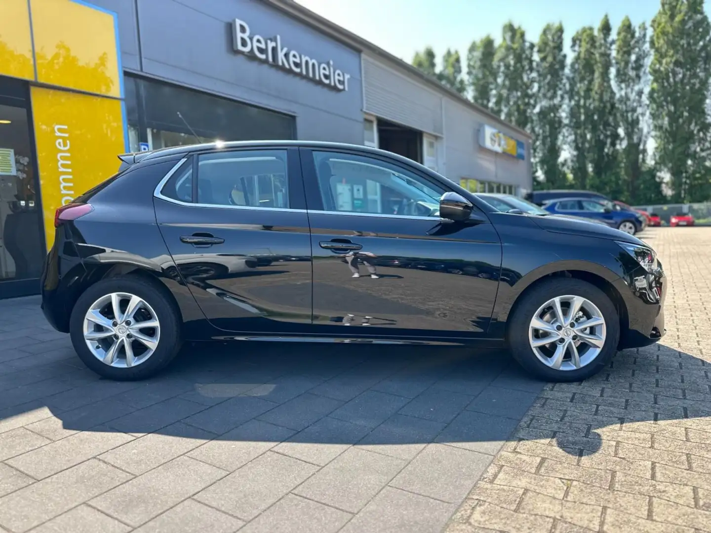 Opel Corsa Elegance 1.2 ** Sitzheiz/Navi/DAB ** Zwart - 2