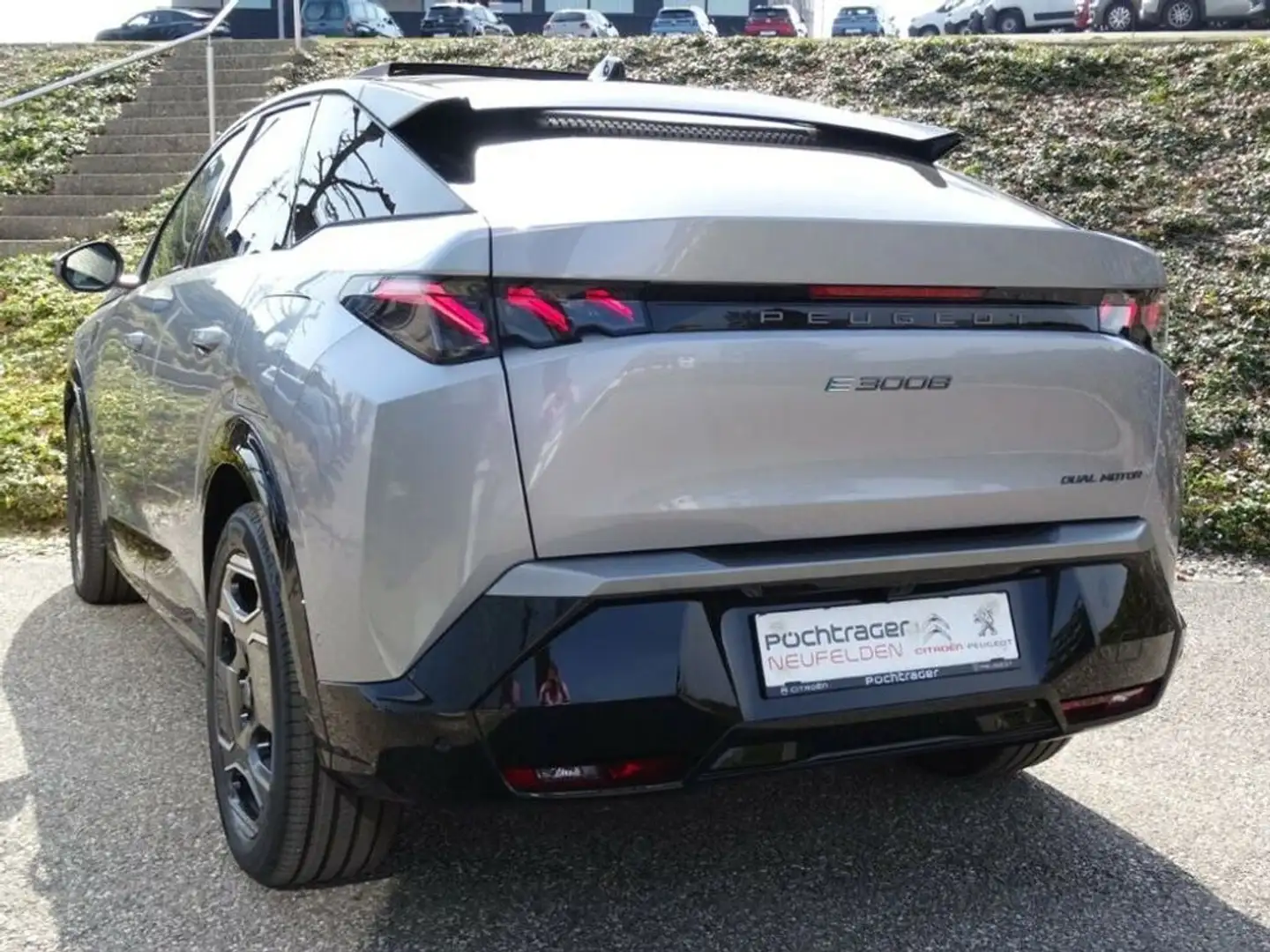 Peugeot 3008 Dual-Elektromotor 325 AWD Launch Edition Grau - 2