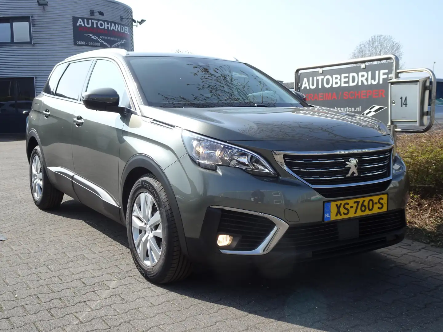 Peugeot 5008 1.2 PureTech Executive 7-Pers Grijs - 1