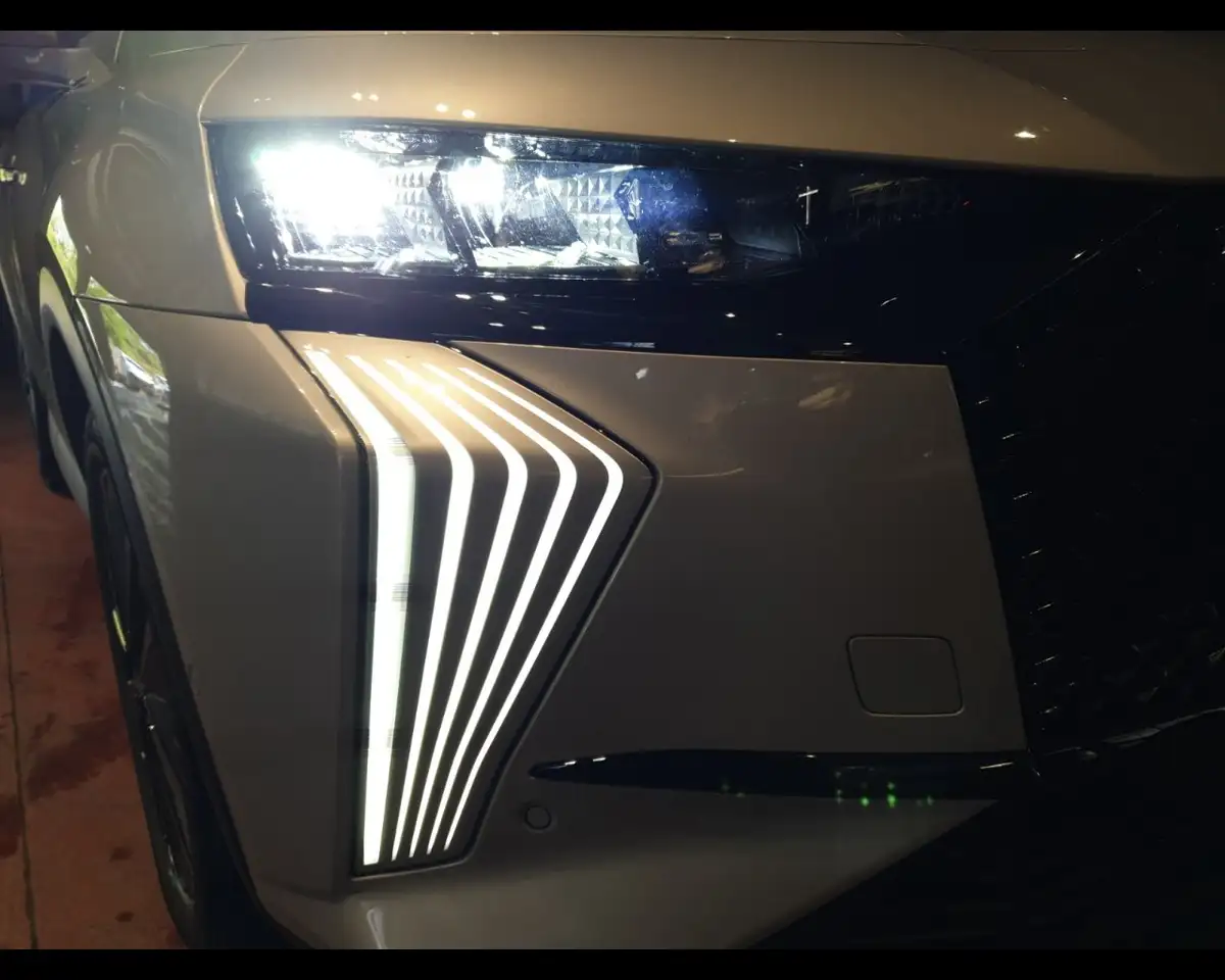 DS Automobiles DS 7 Crossback 2023 — фото 32