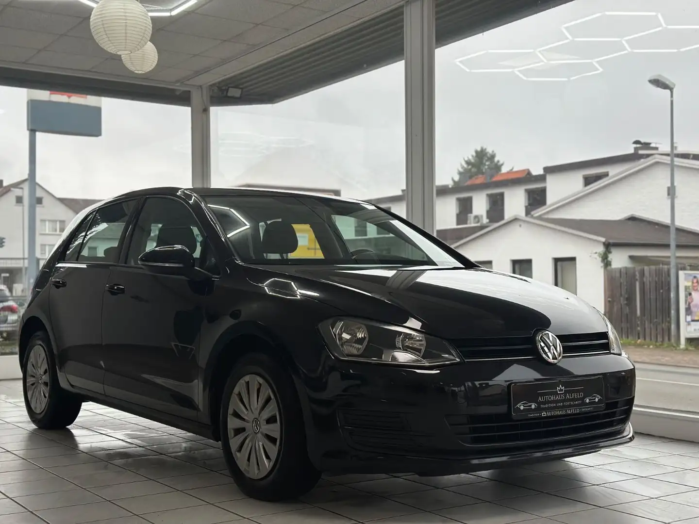Volkswagen Golf VII Lim. 1.6 TDI Automatik DSG NAVI PDC Schwarz - 2