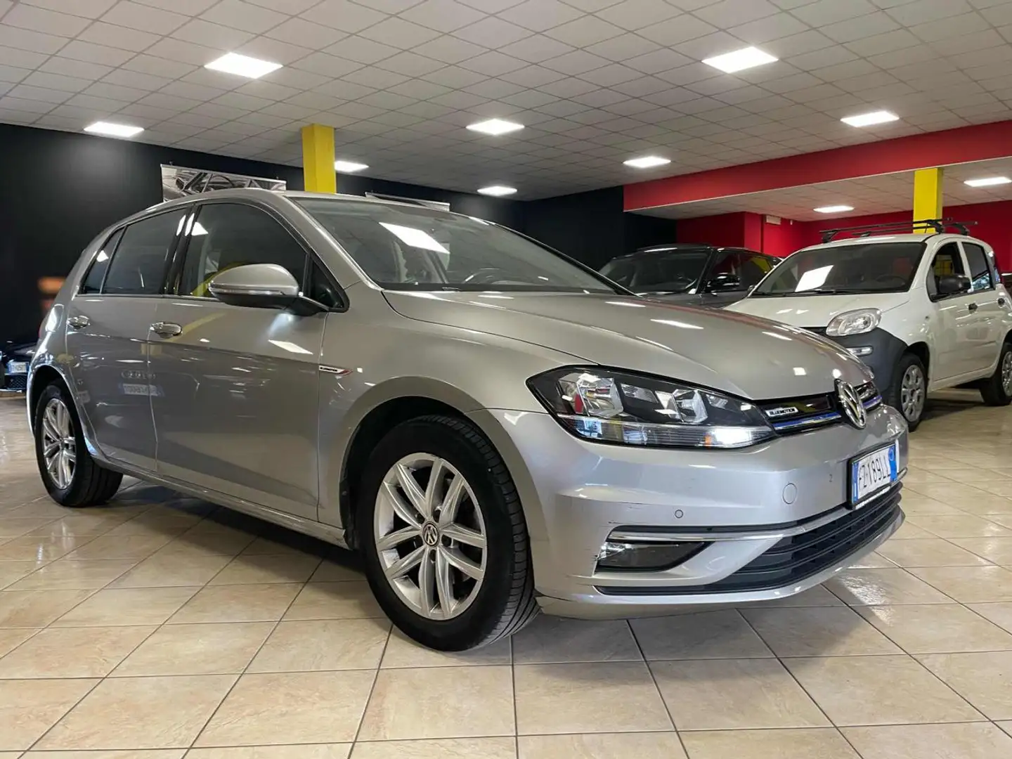 Volkswagen Golf 1.5 TGI DSG 5p. Trendline BlueMotion Technology Grigio - 1
