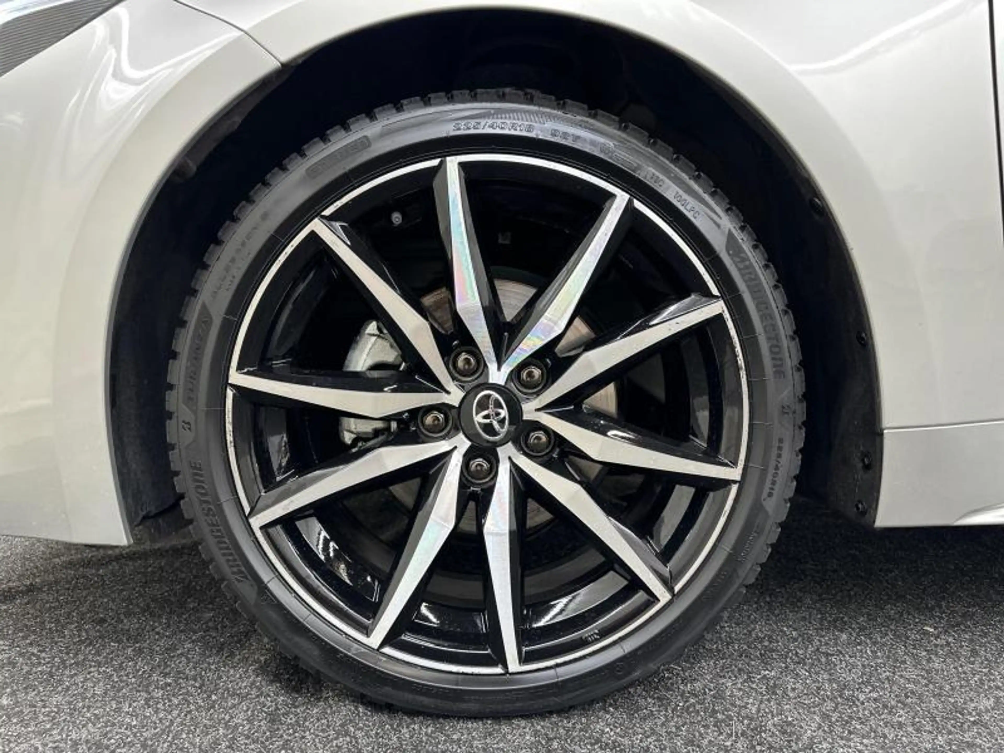 Toyota Corolla TS 140hp HEV GR Sport BiTone — photo 15