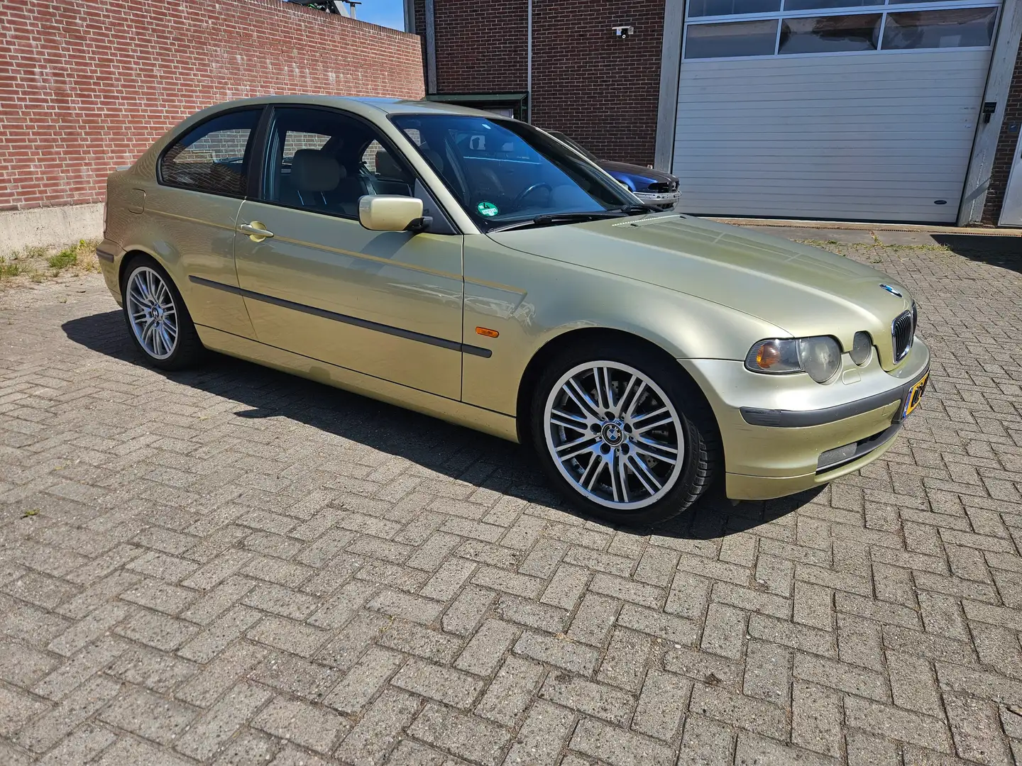 BMW 325 325ti Executive Groen - 2