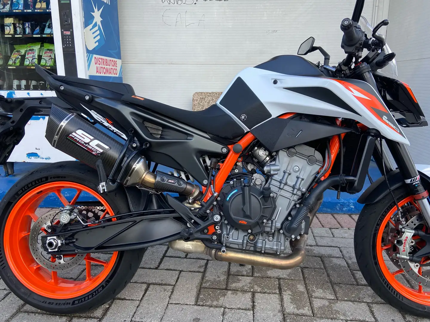 KTM 890 Duke R R - 1