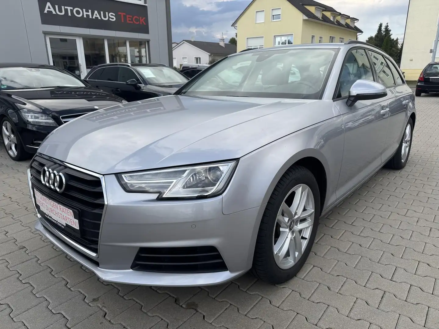 Audi A4 Avant 2.0 TDI 8xBereift/BI-Xenon/Navi/PDC/AHK/SHZ Silber - 1
