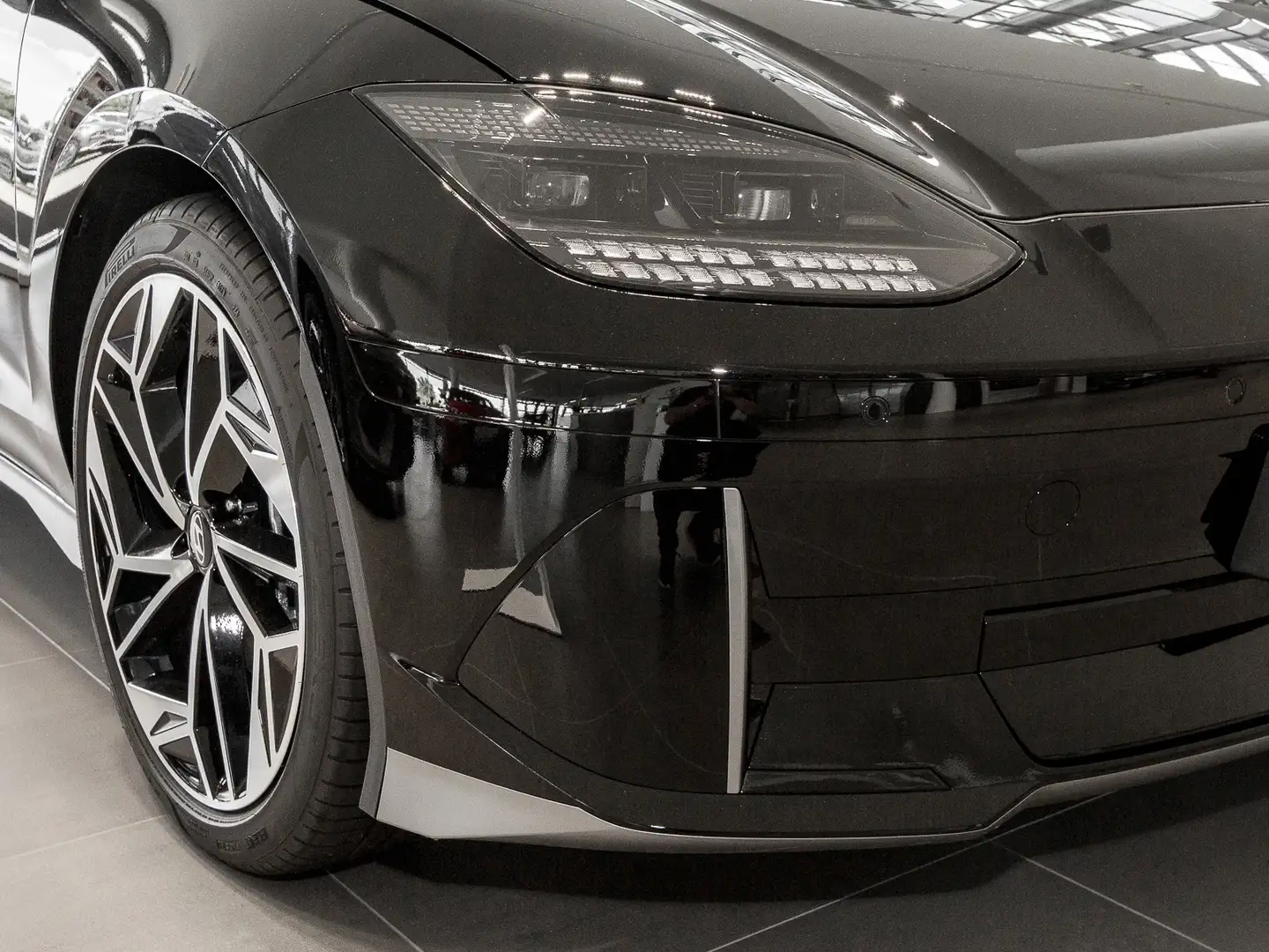 Hyundai IONIQ 6 LEDER+EL.SITZE+HEAD-UP+MATRIX-LED+SOFORT Schwarz - 2