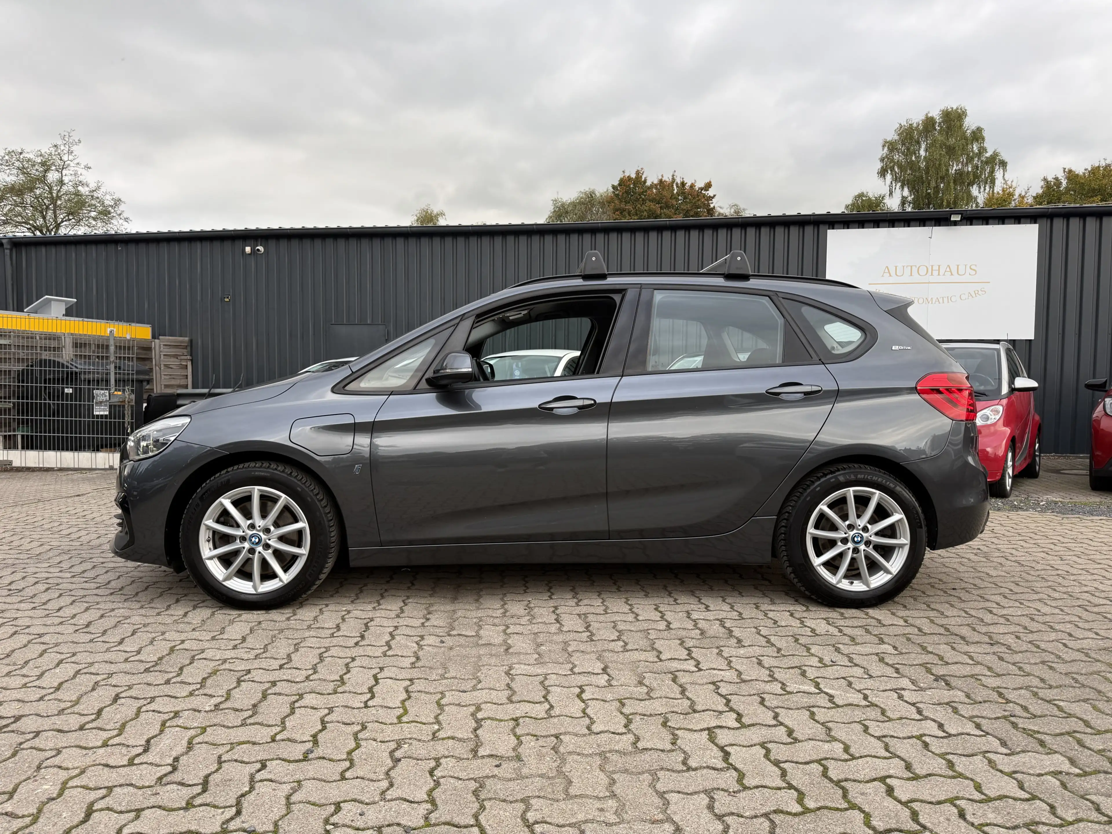 BMW 225 HYBRID ADVANTAGE PDC SHZ 86TKM — photo 4
