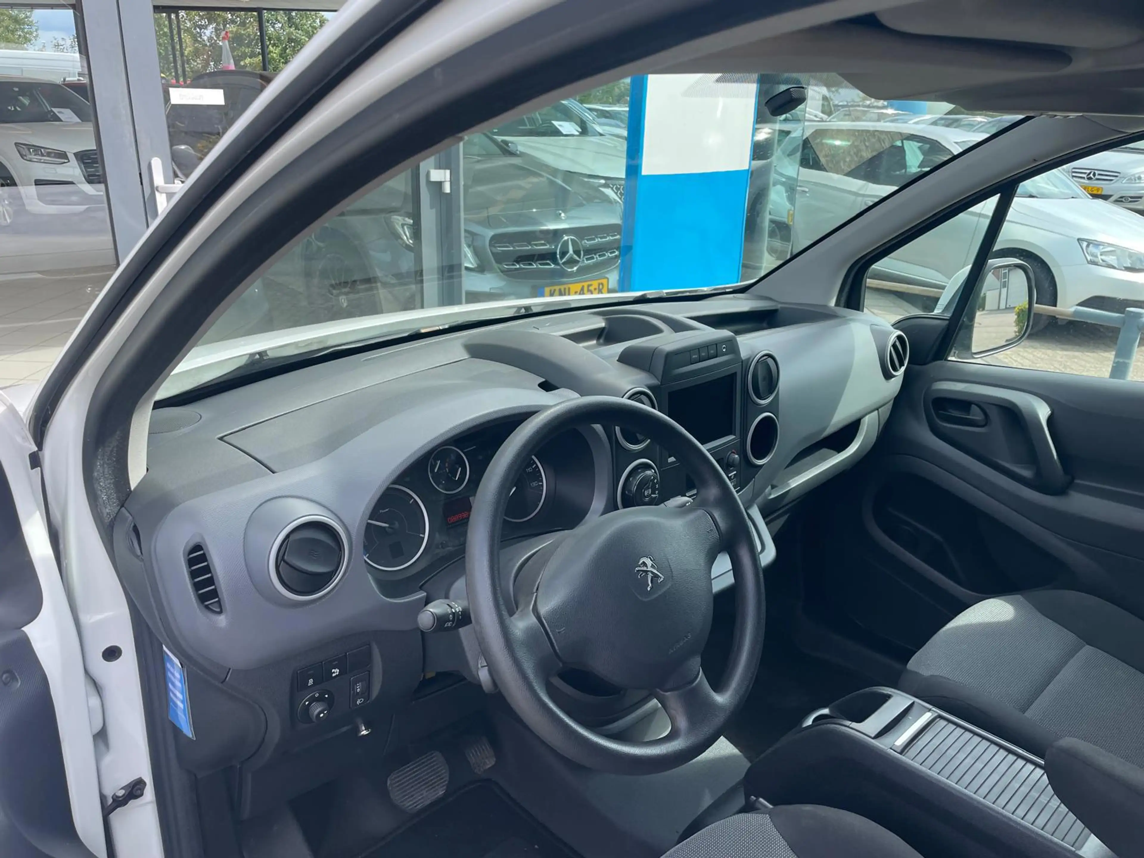 Peugeot Partner Electric L1 Premium — photo 11