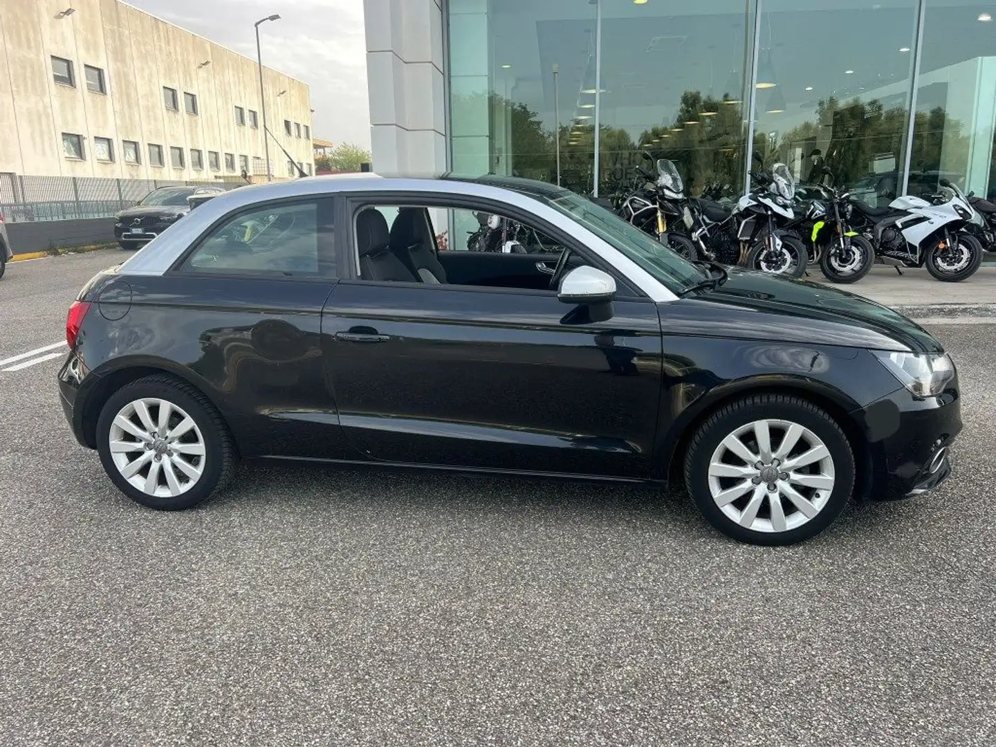 Audi A1 1.6 TDI Attraction Nero - 2