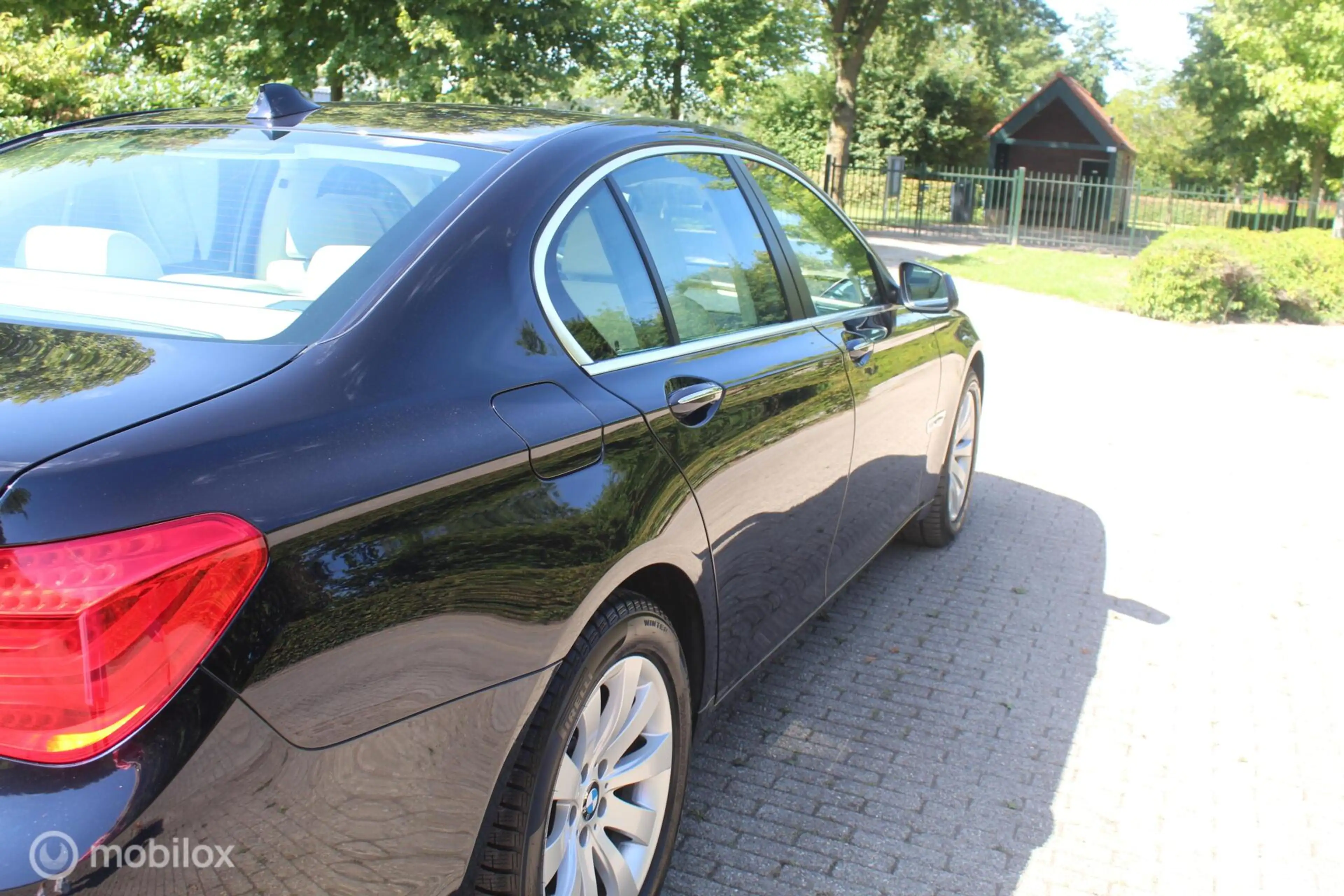 BMW 750 7-serie 750i xDrive — photo 33