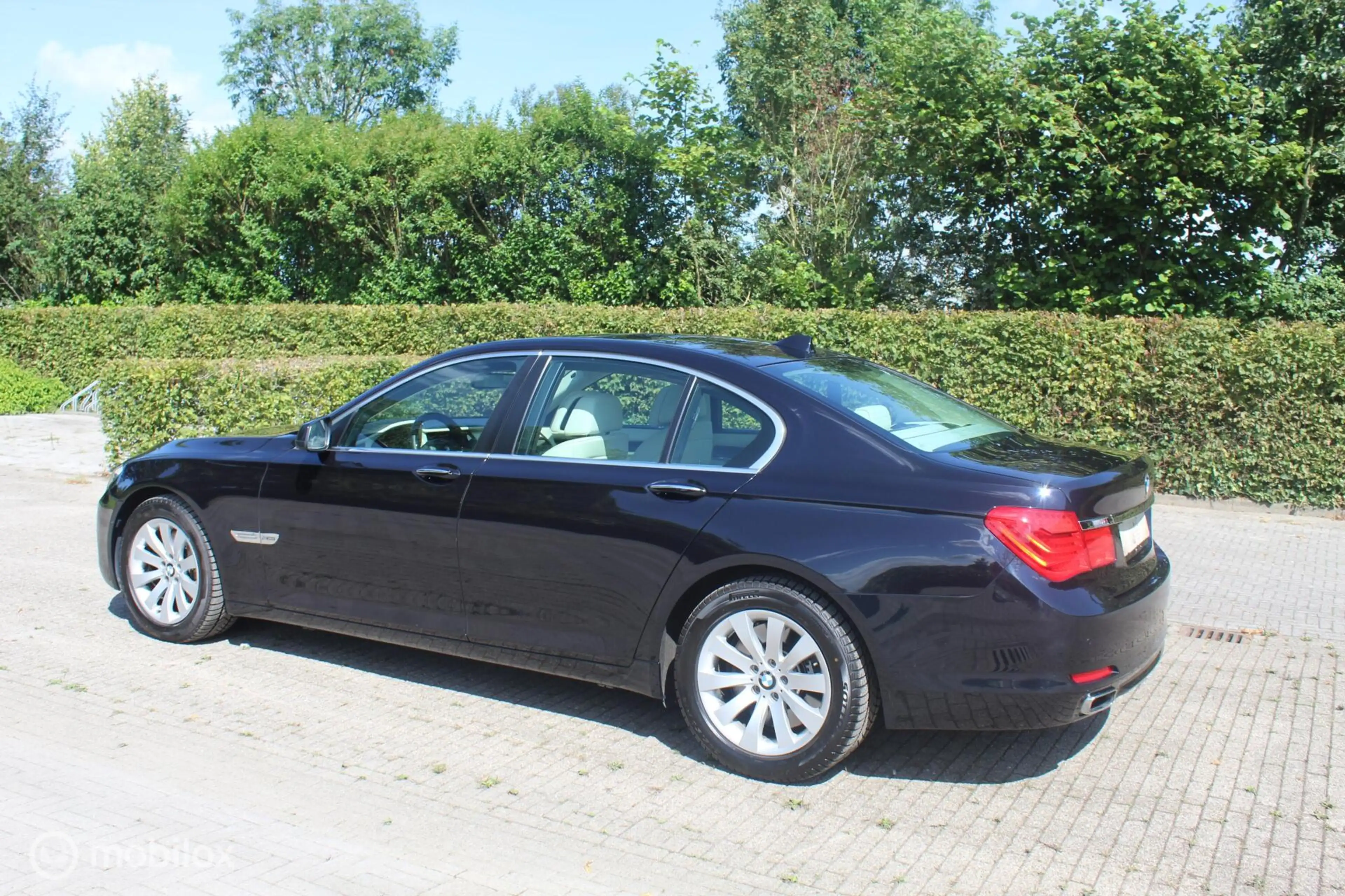 BMW 750 7-serie 750i xDrive — photo 15