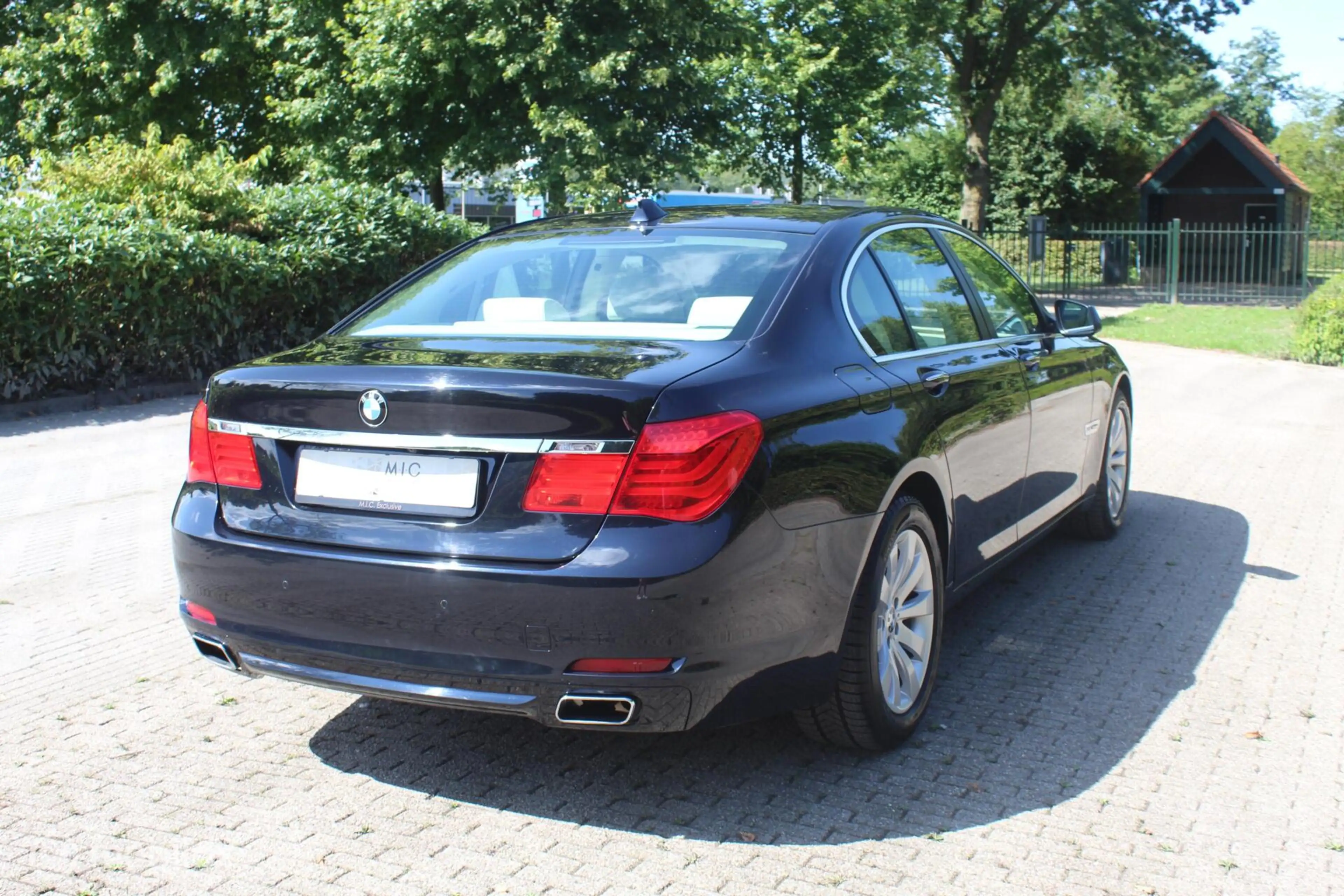 BMW 750 7-serie 750i xDrive — photo 20