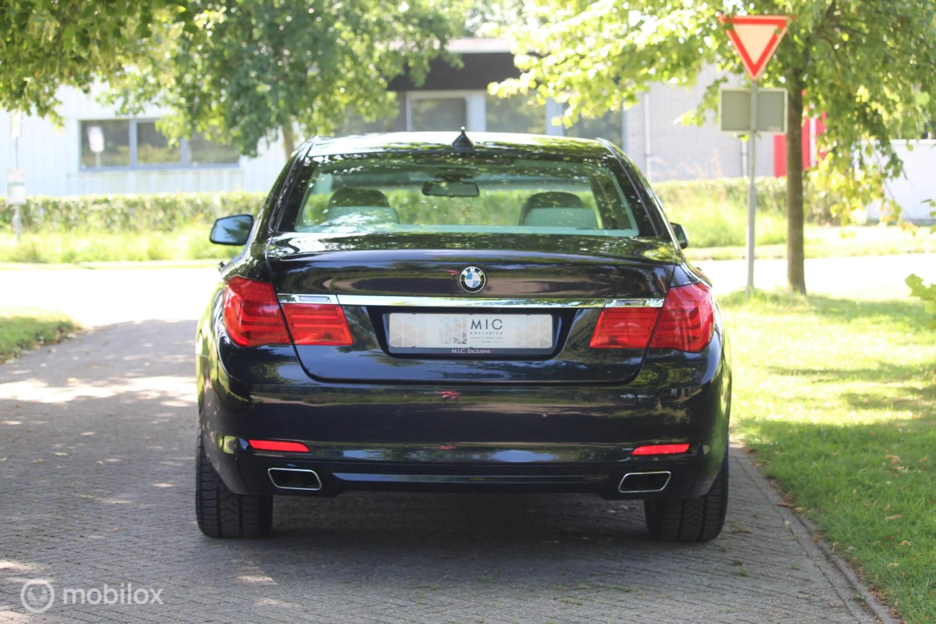 BMW 750 7-serie 750i xDrive — photo 7