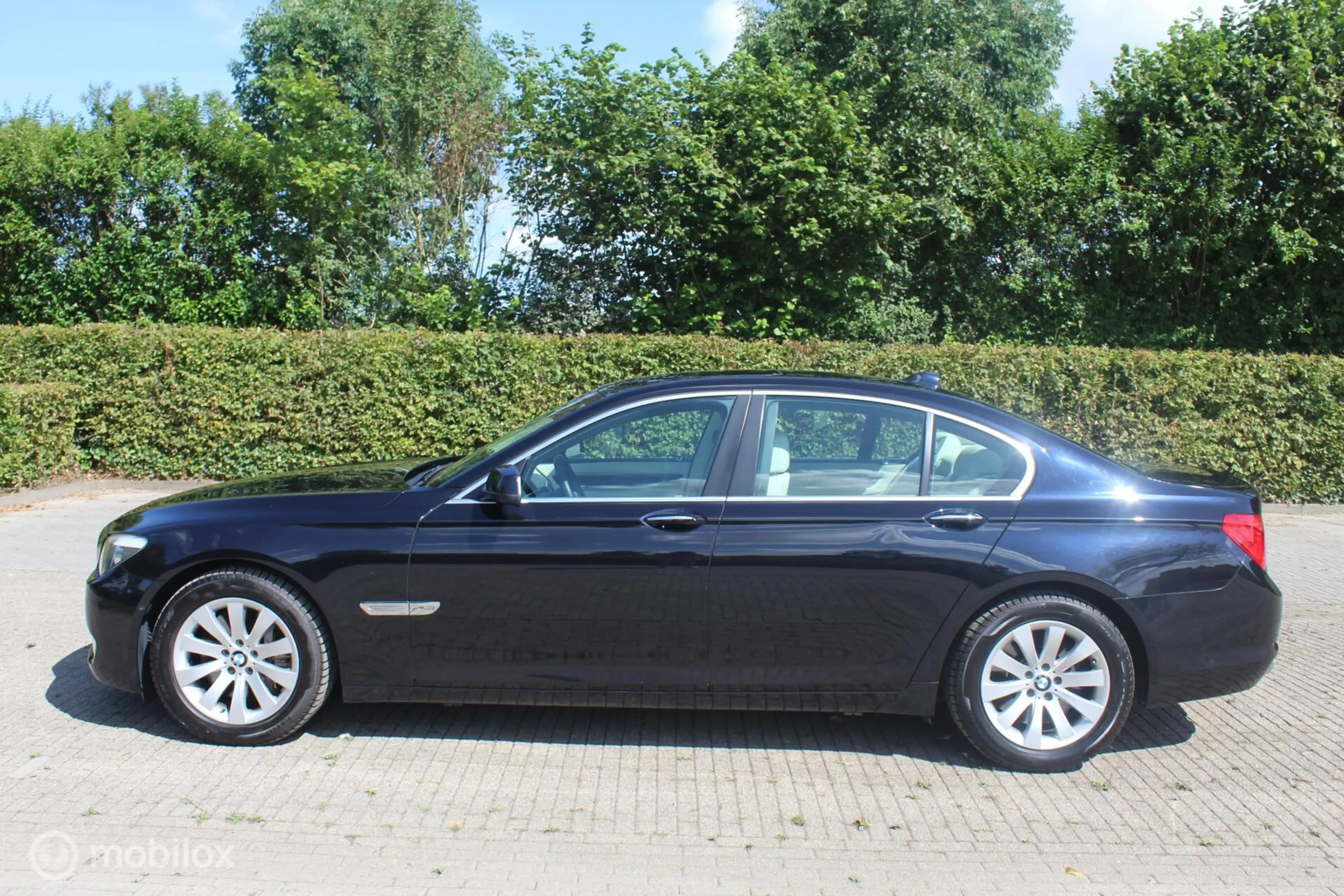 BMW 750 7-serie 750i xDrive — photo 14