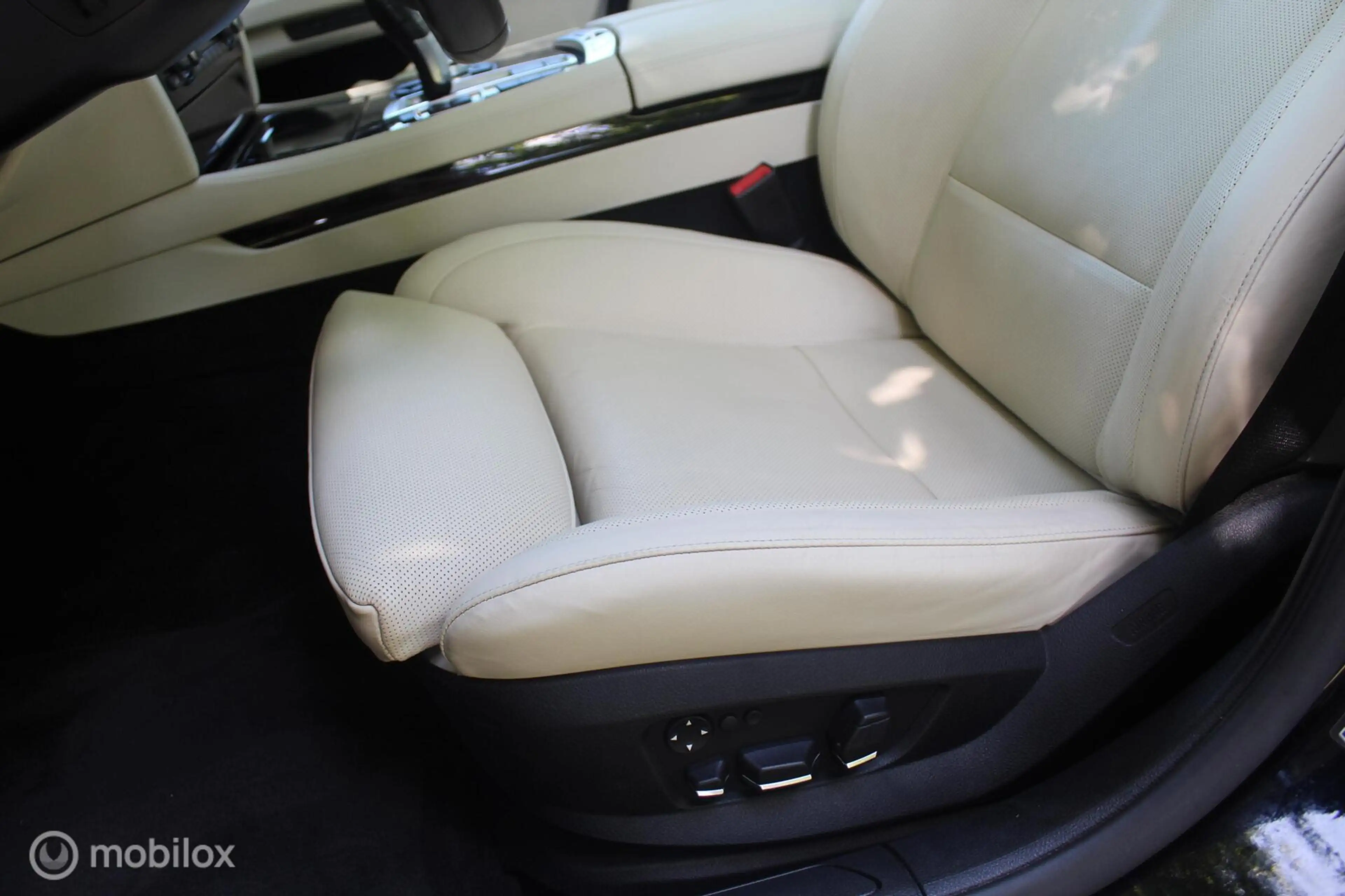 BMW 750 7-serie 750i xDrive — photo 43