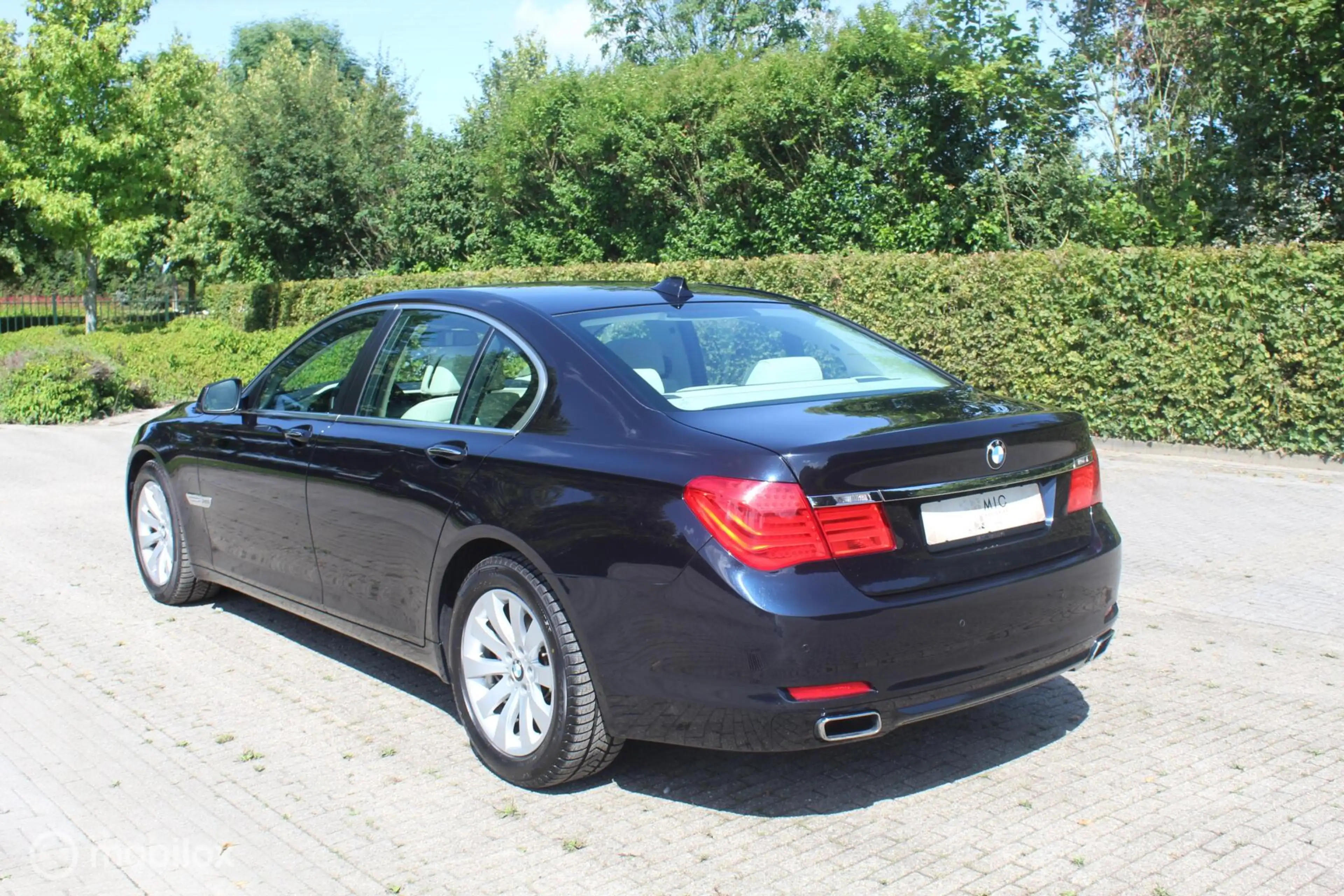 BMW 750 7-serie 750i xDrive — photo 17