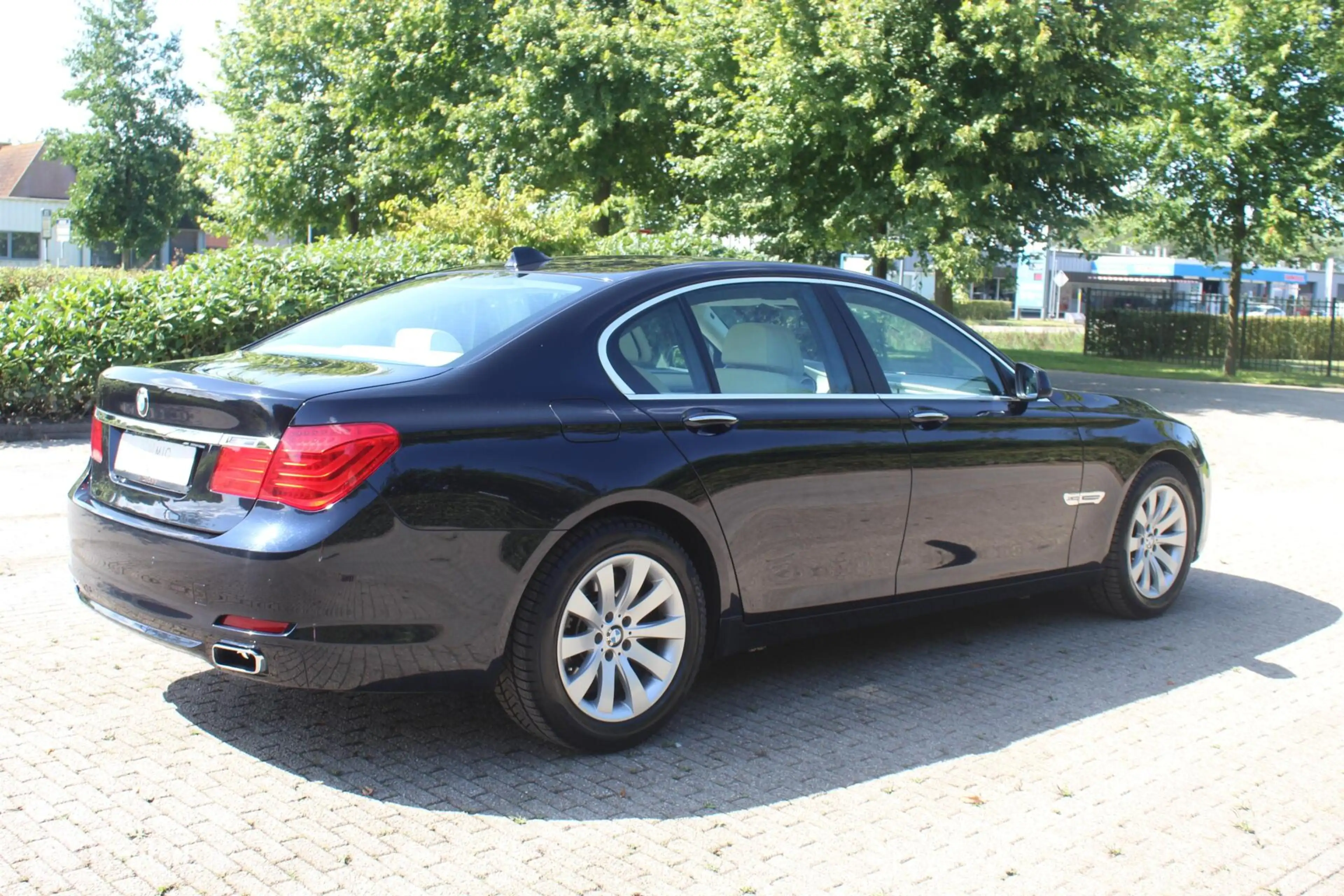 BMW 750 7-serie 750i xDrive — photo 21