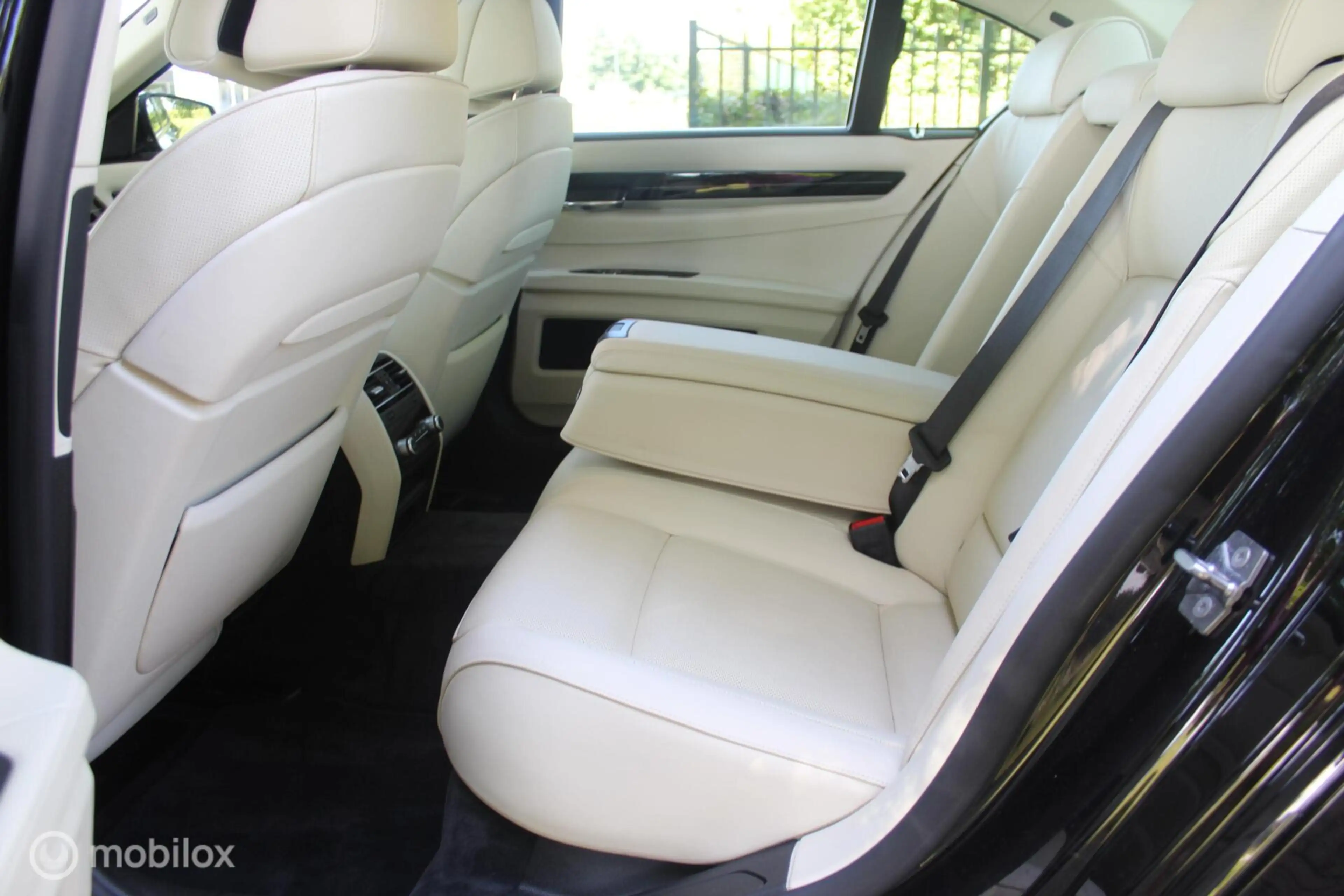 BMW 750 7-serie 750i xDrive — photo 47