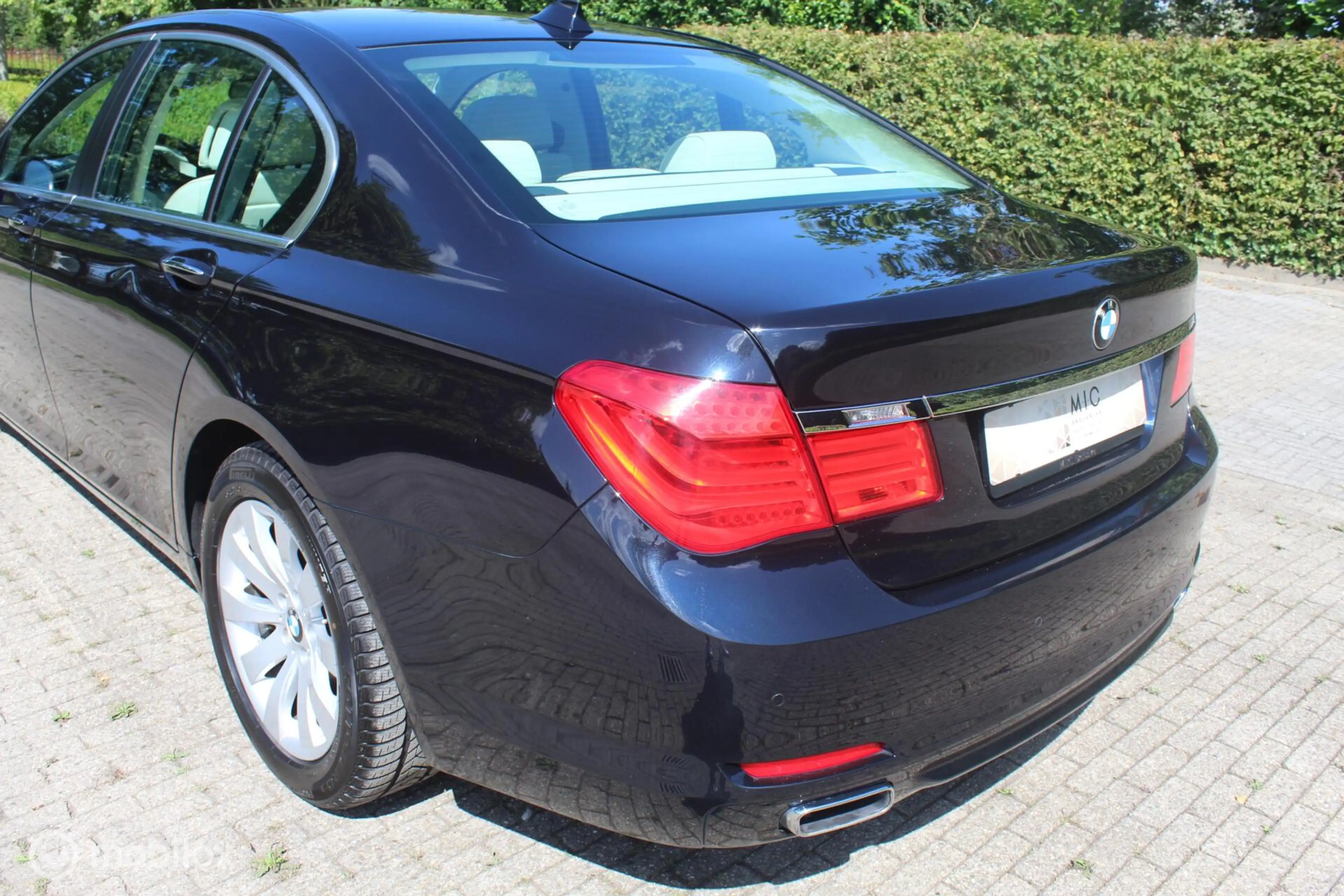 BMW 750 7-serie 750i xDrive — photo 30