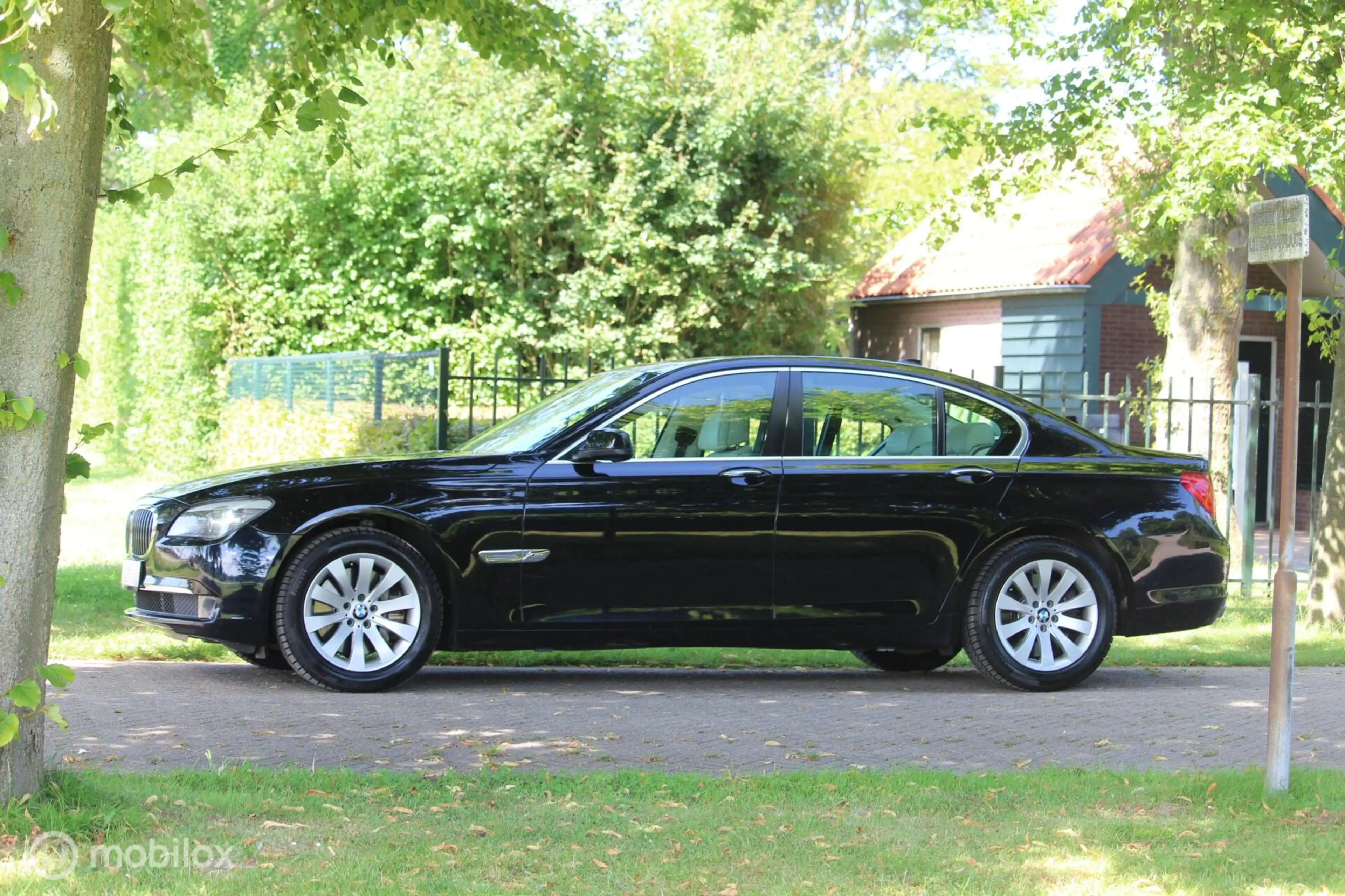 BMW 750 7-serie 750i xDrive — photo 9