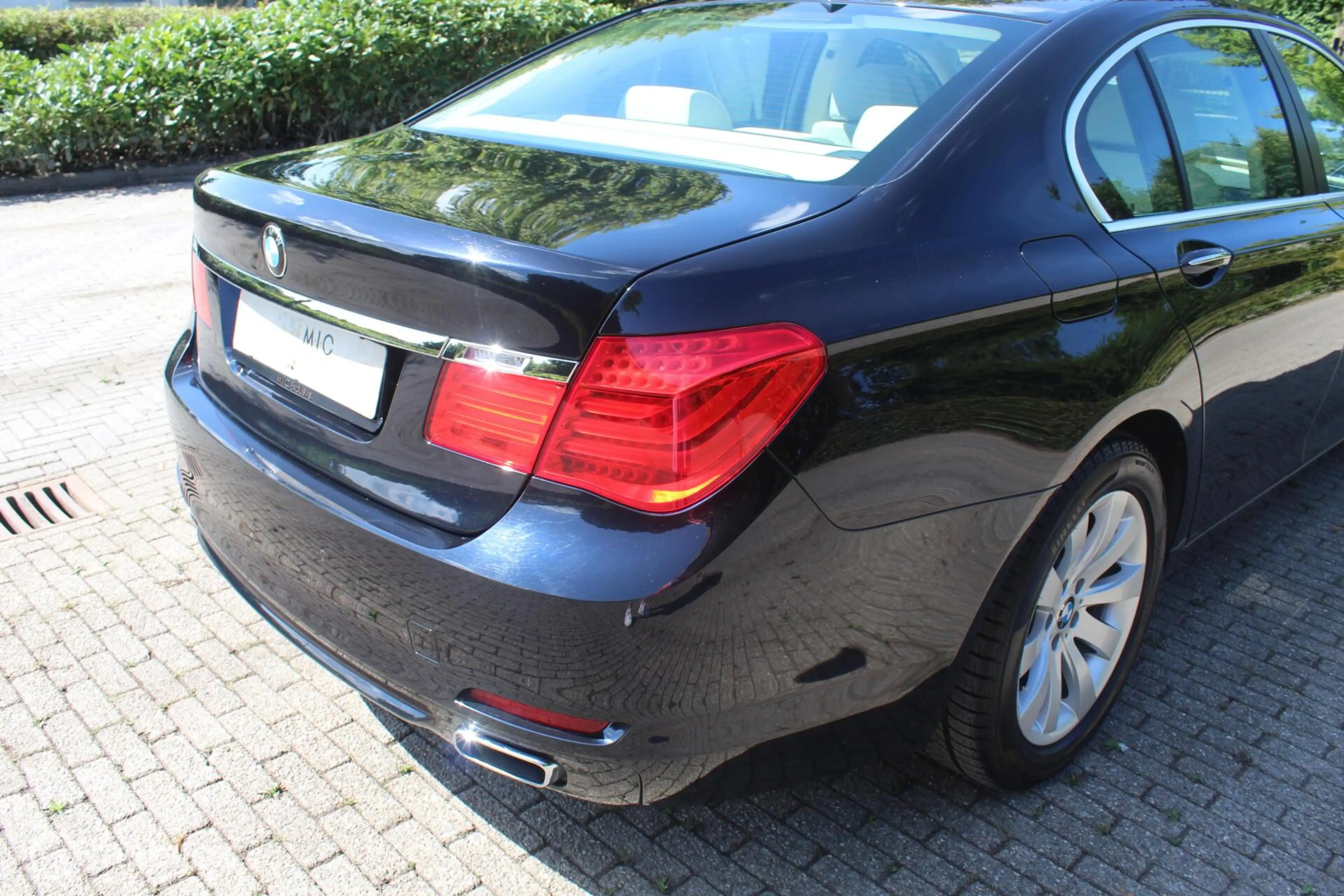 BMW 750 7-serie 750i xDrive — photo 32