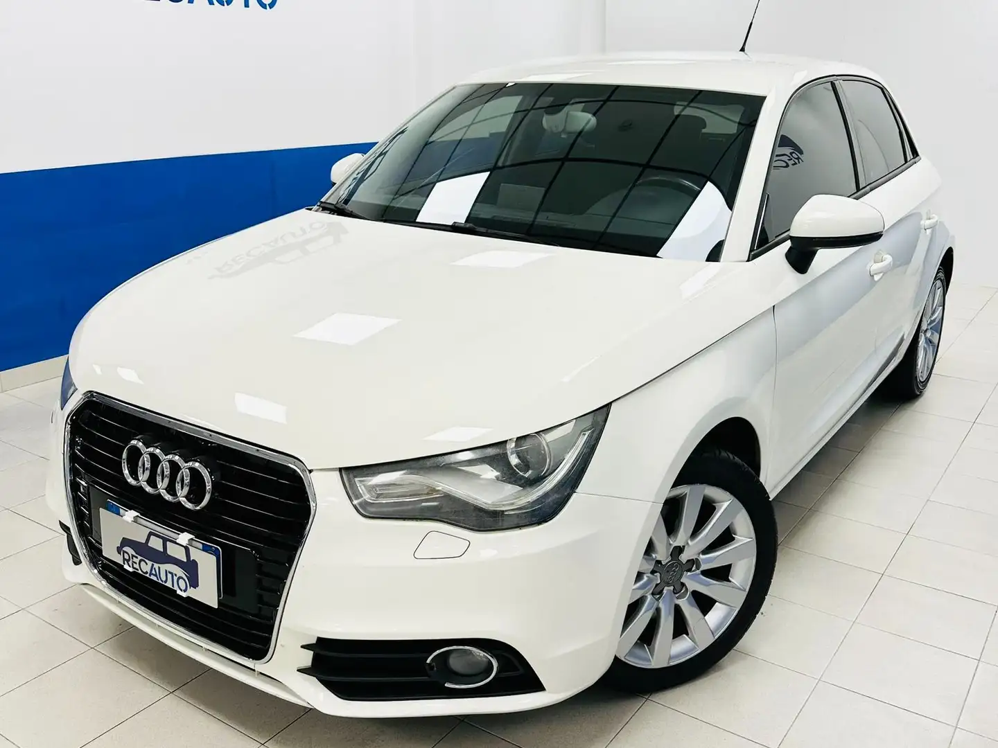 Audi A1 A1 I 2010 Sportback 1.6 tdi Ambition 105cv Bianco - 1