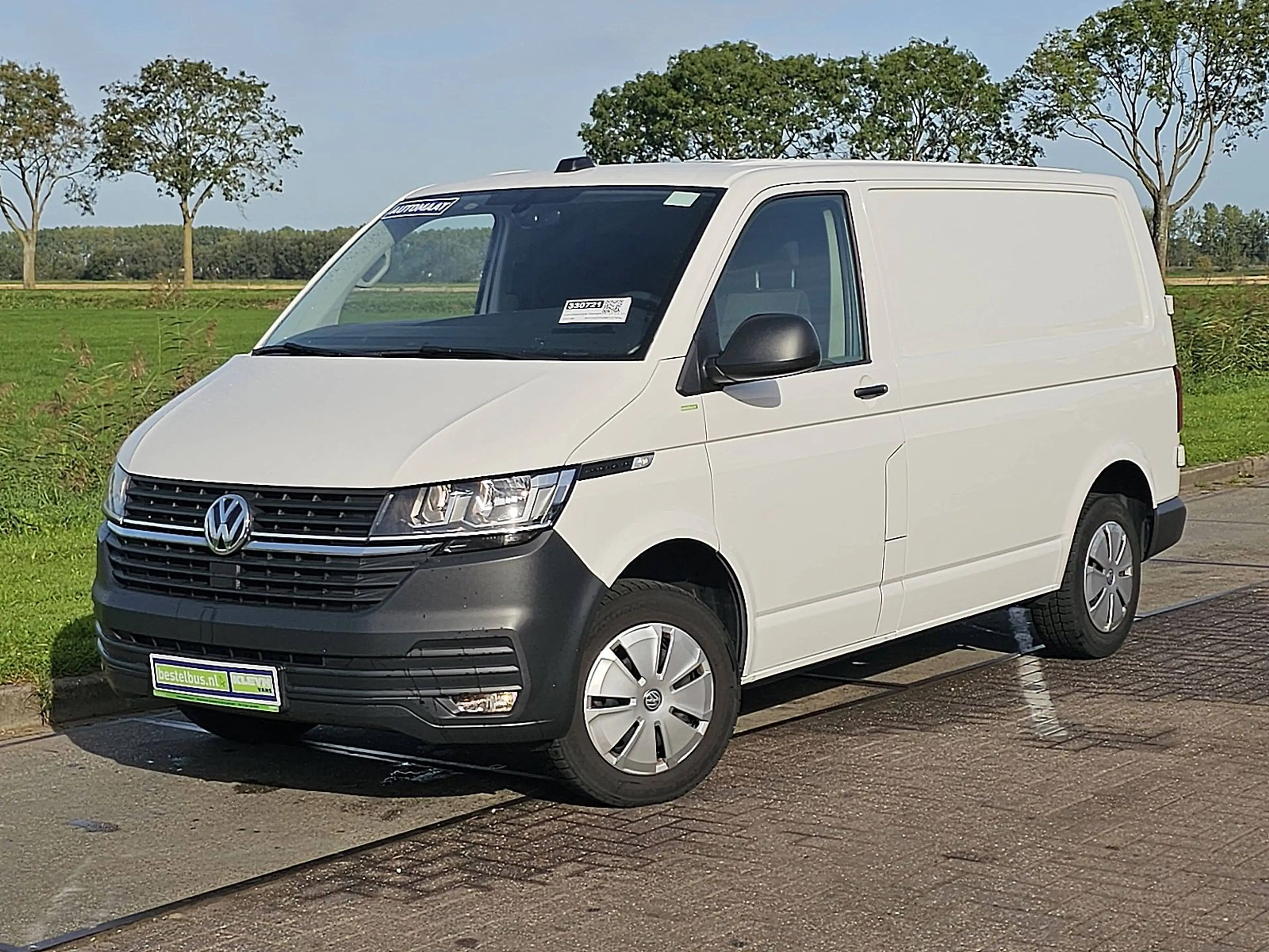 Volkswagen Transporter 2.0 TDI 150 DSG AUT. L1H1 — photo 2