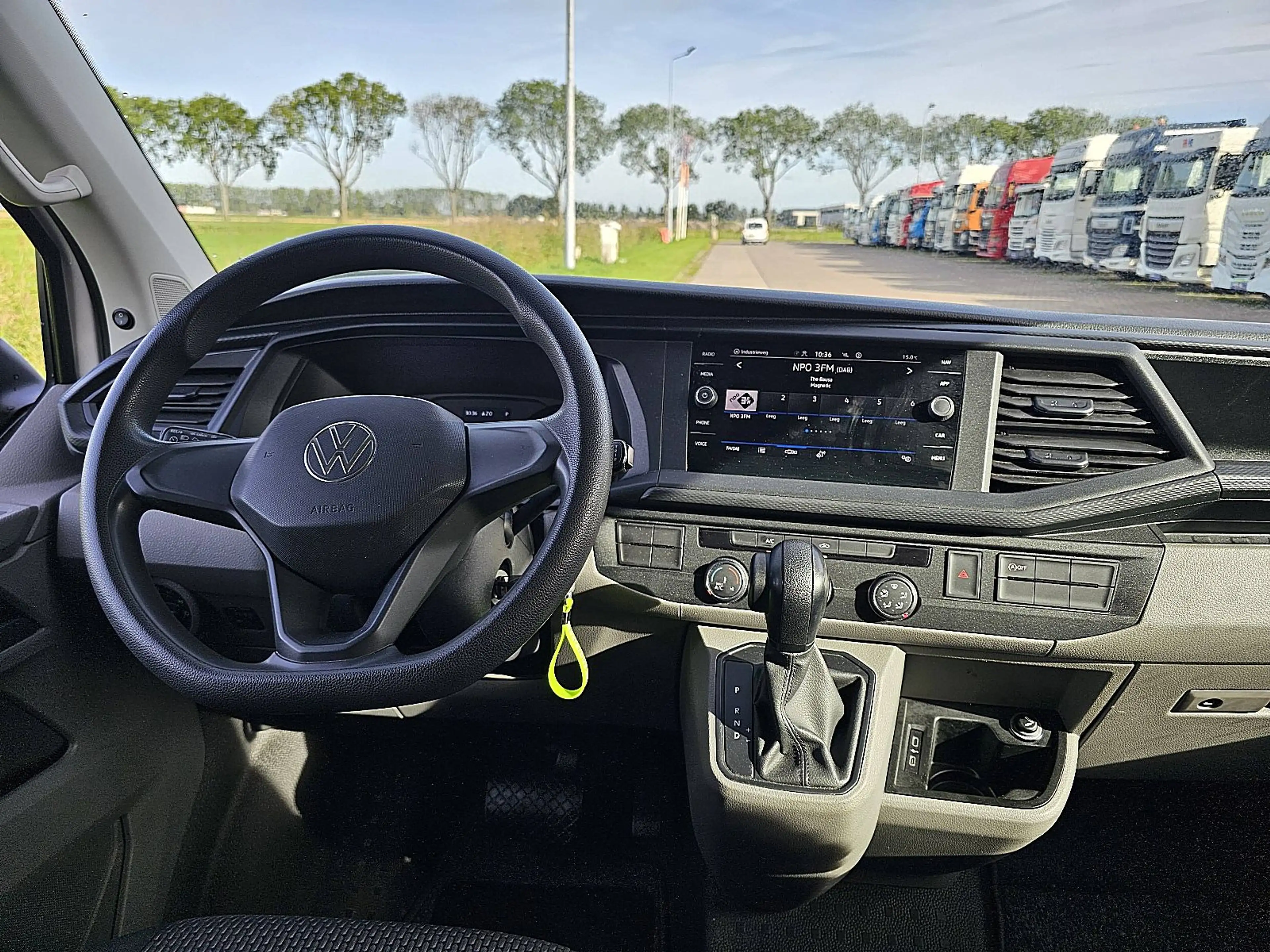 Volkswagen Transporter 2.0 TDI 150 DSG AUT. L1H1 — photo 8