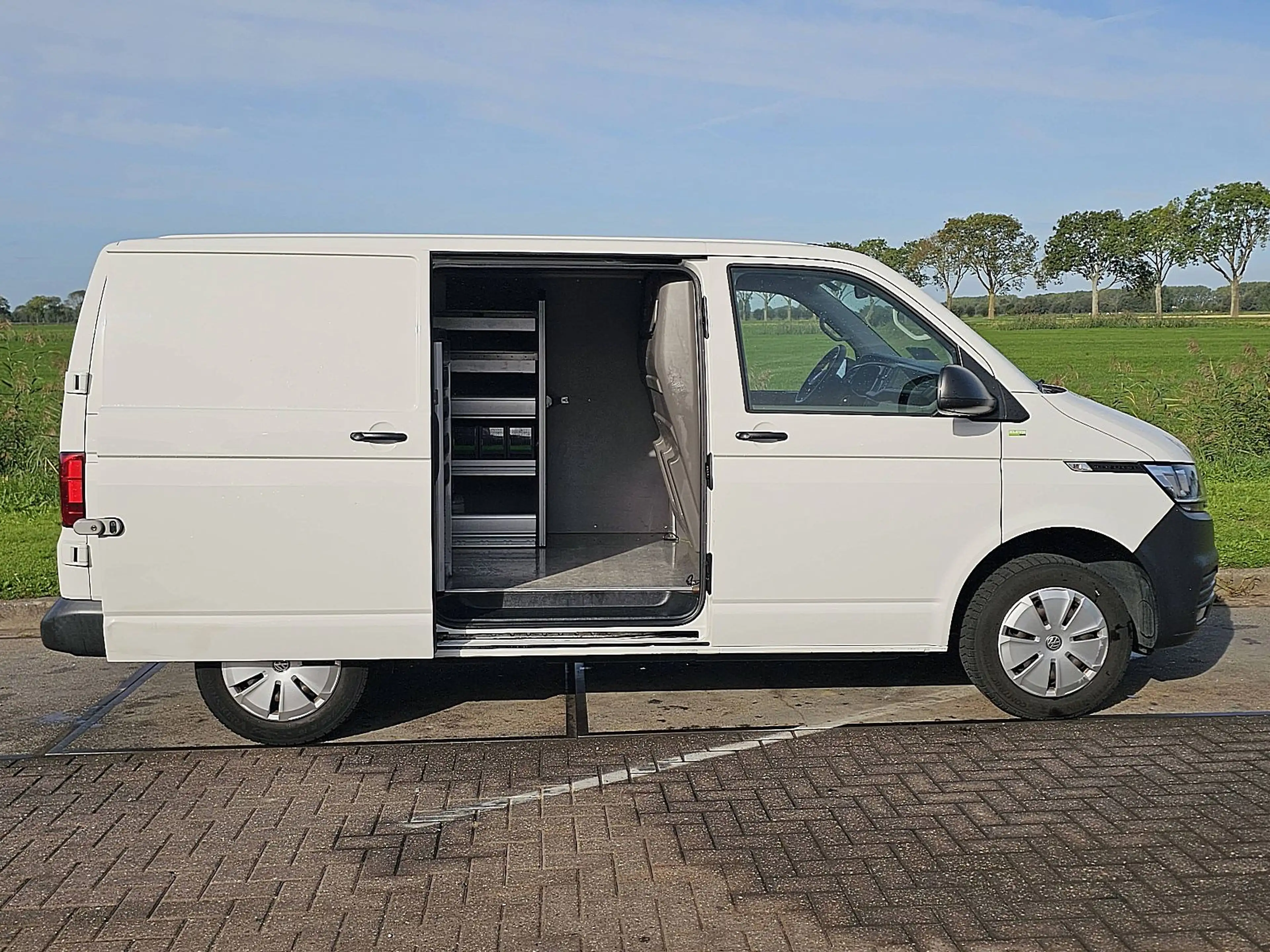 Volkswagen Transporter 2.0 TDI 150 DSG AUT. L1H1 — photo 14