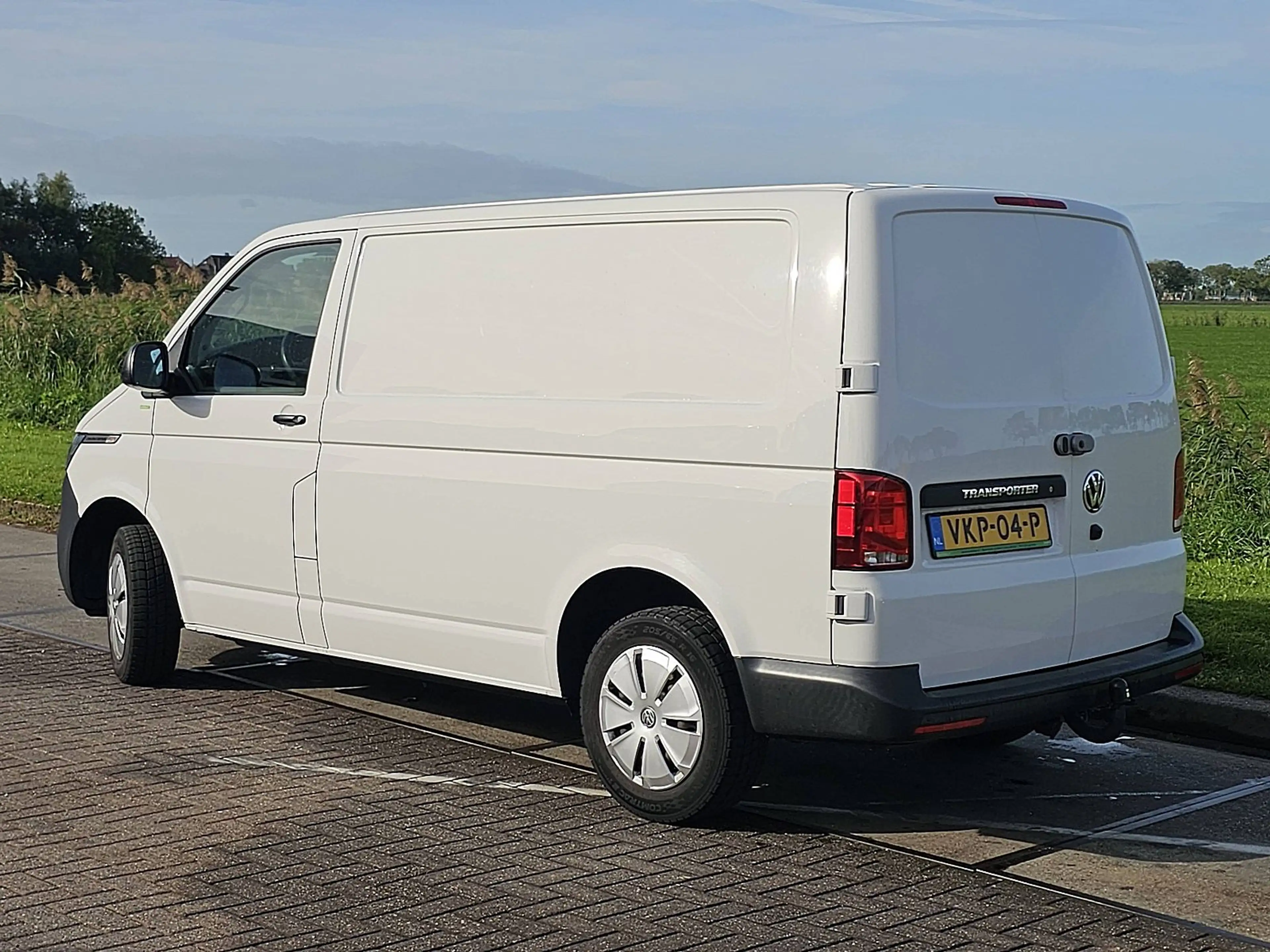 Volkswagen Transporter 2.0 TDI 150 DSG AUT. L1H1 — photo 6