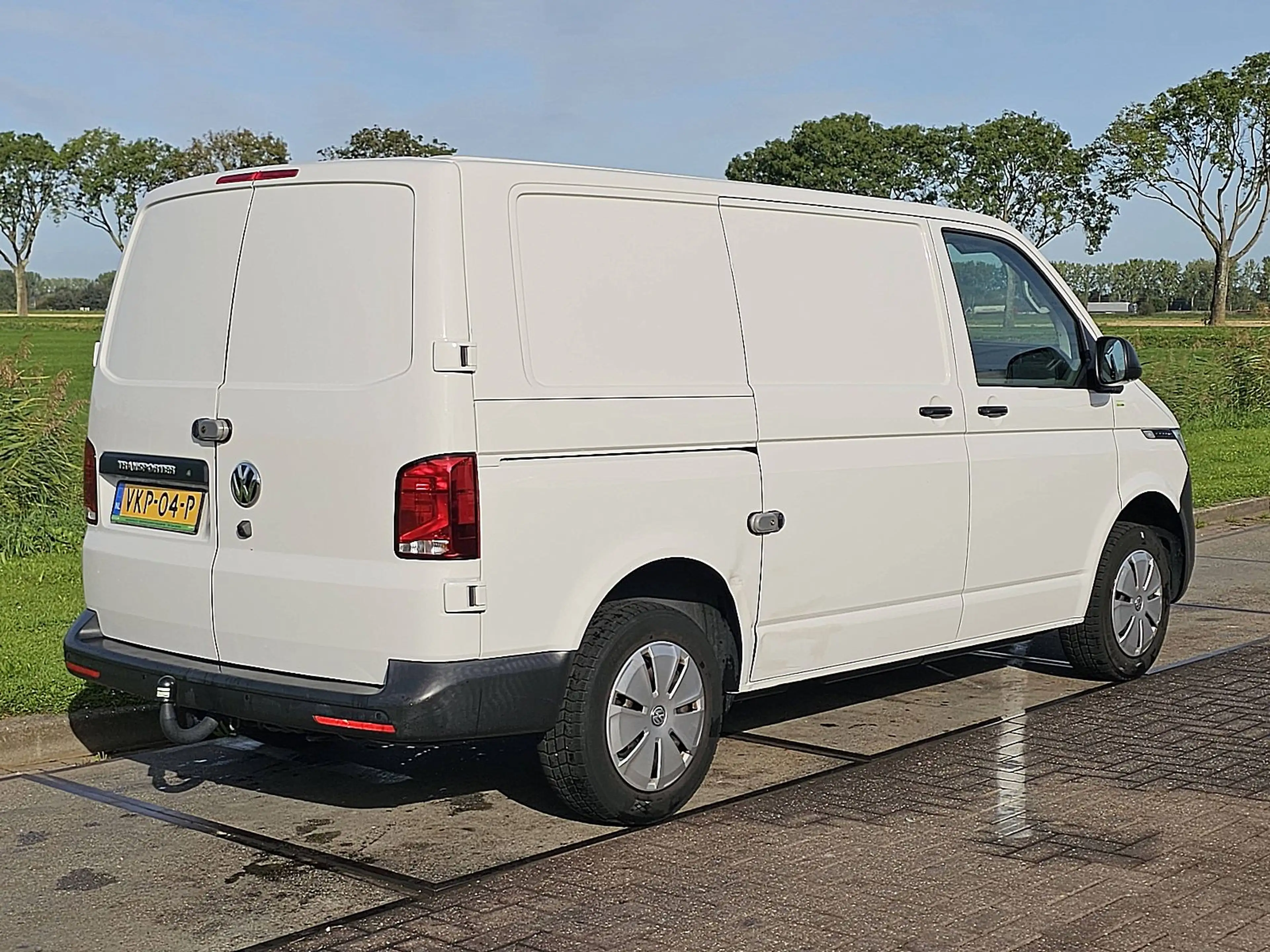 Volkswagen Transporter 2.0 TDI 150 DSG AUT. L1H1 — photo 3