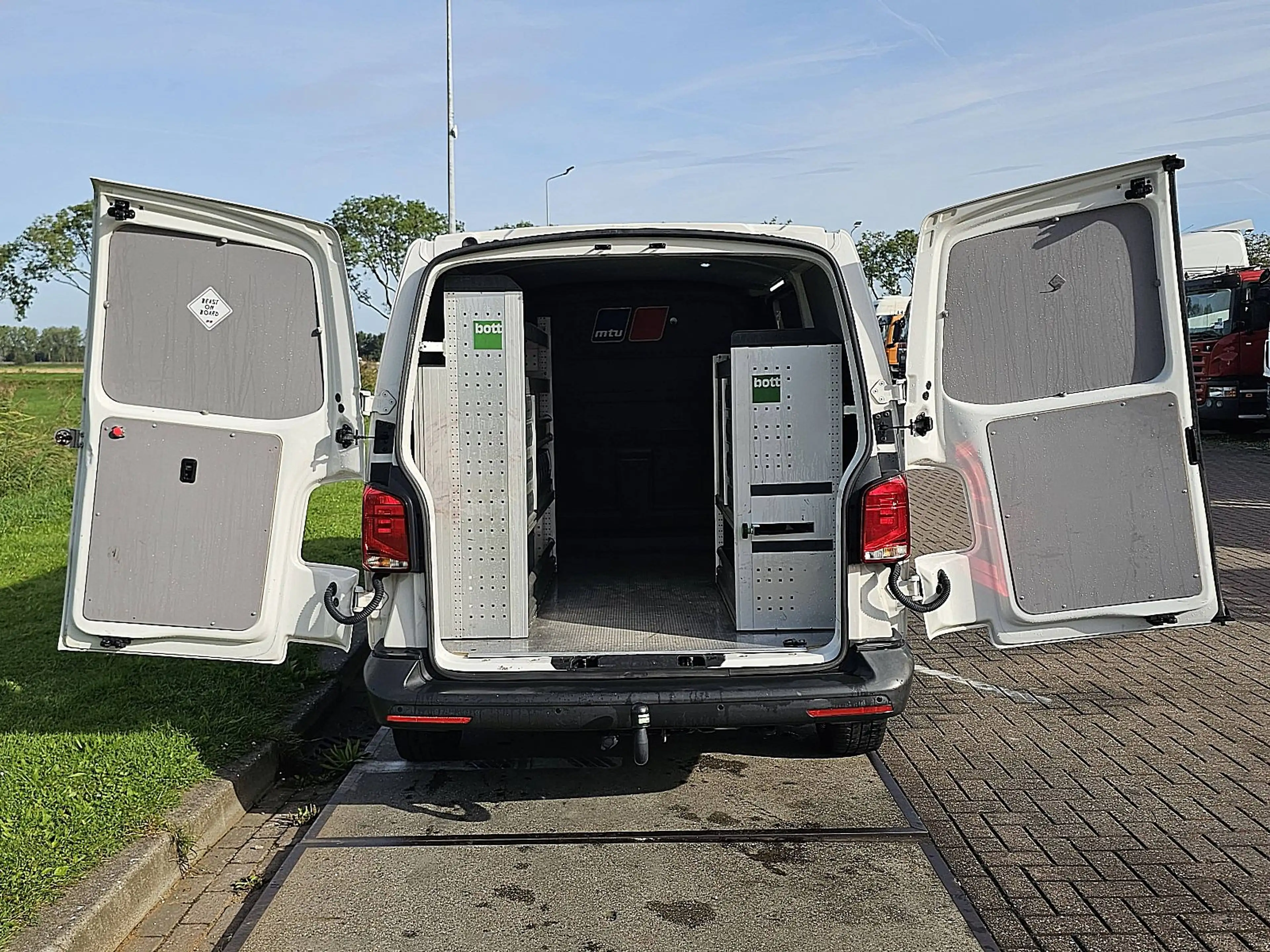 Volkswagen Transporter 2.0 TDI 150 DSG AUT. L1H1 — photo 13