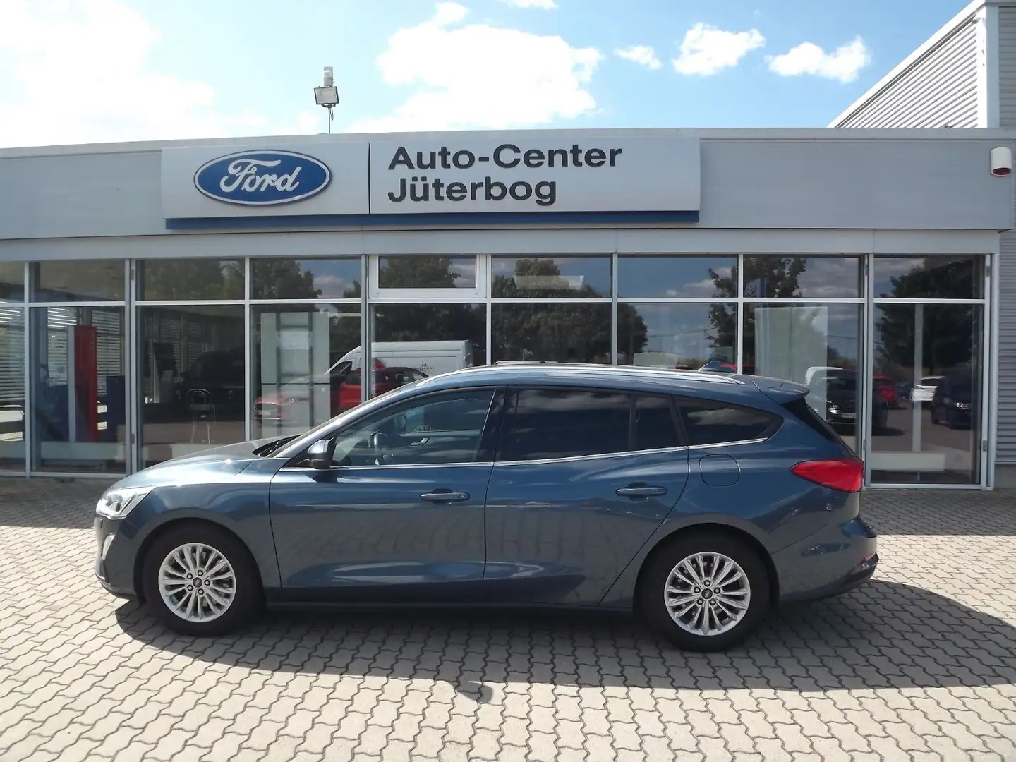 Ford Focus 1,0 EcoBoost 92kW Titanium Turnier Auto. Blauw - 1