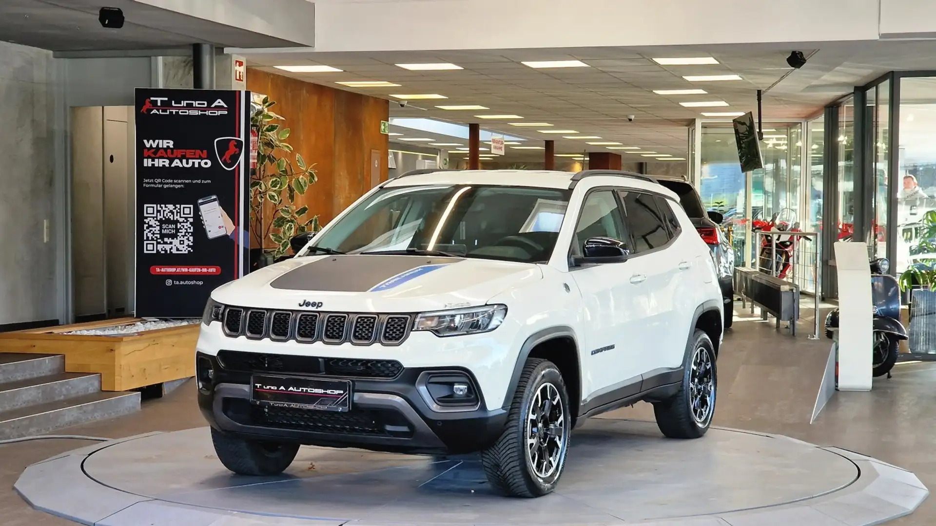 Jeep Compass S 1,3 Turbo Trailhawk Hybrid 240 PS AT ALLRAD Aut. Weiß - 1
