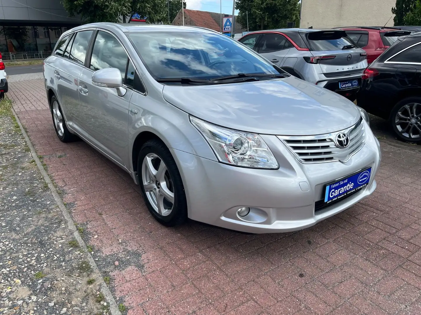 Toyota Avensis Kombi Sol+AUTOM+NAVI+TEMPOMAT+KLIMAAUTOM Argento - 1