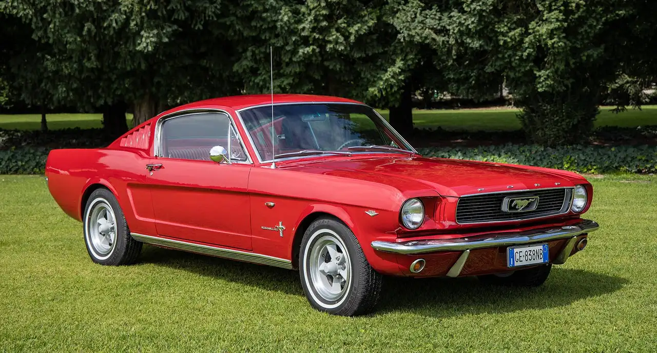 Ford Mustang Fastback, foto 1