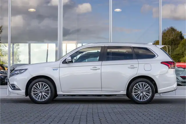 Mitsubishi Outlander view 5