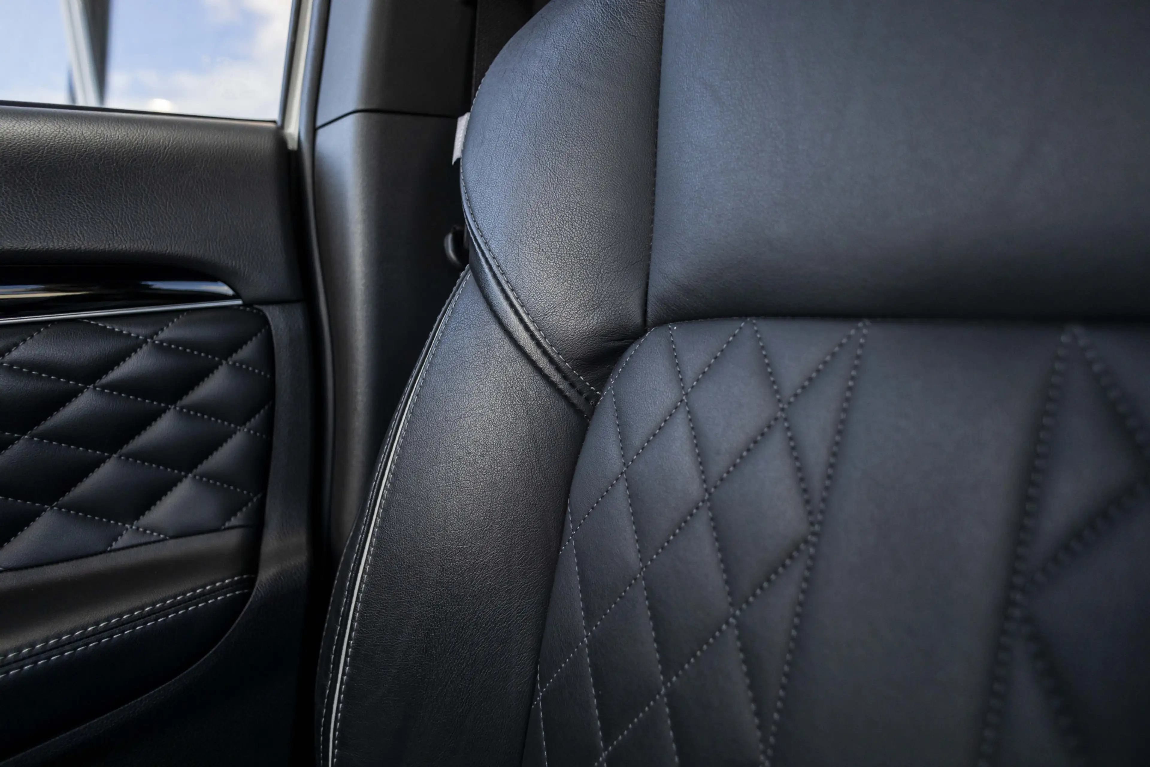 Mitsubishi Outlander 2.4 PHEV Instyle | Pano | 360° Camera | Leder — photo 11