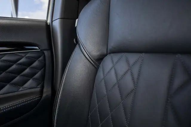 Mitsubishi Outlander view 11
